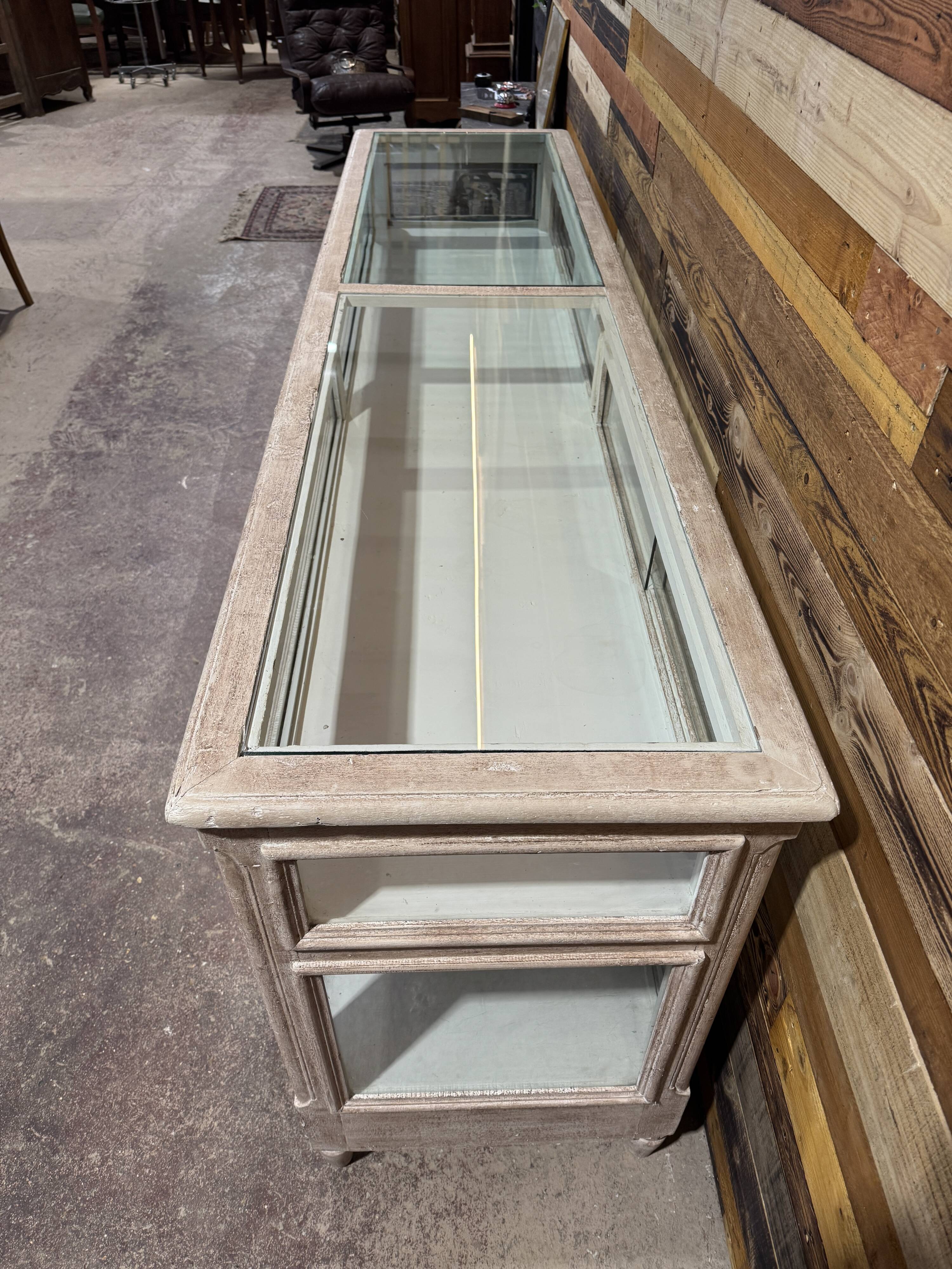 Comptoir de magasin vitré