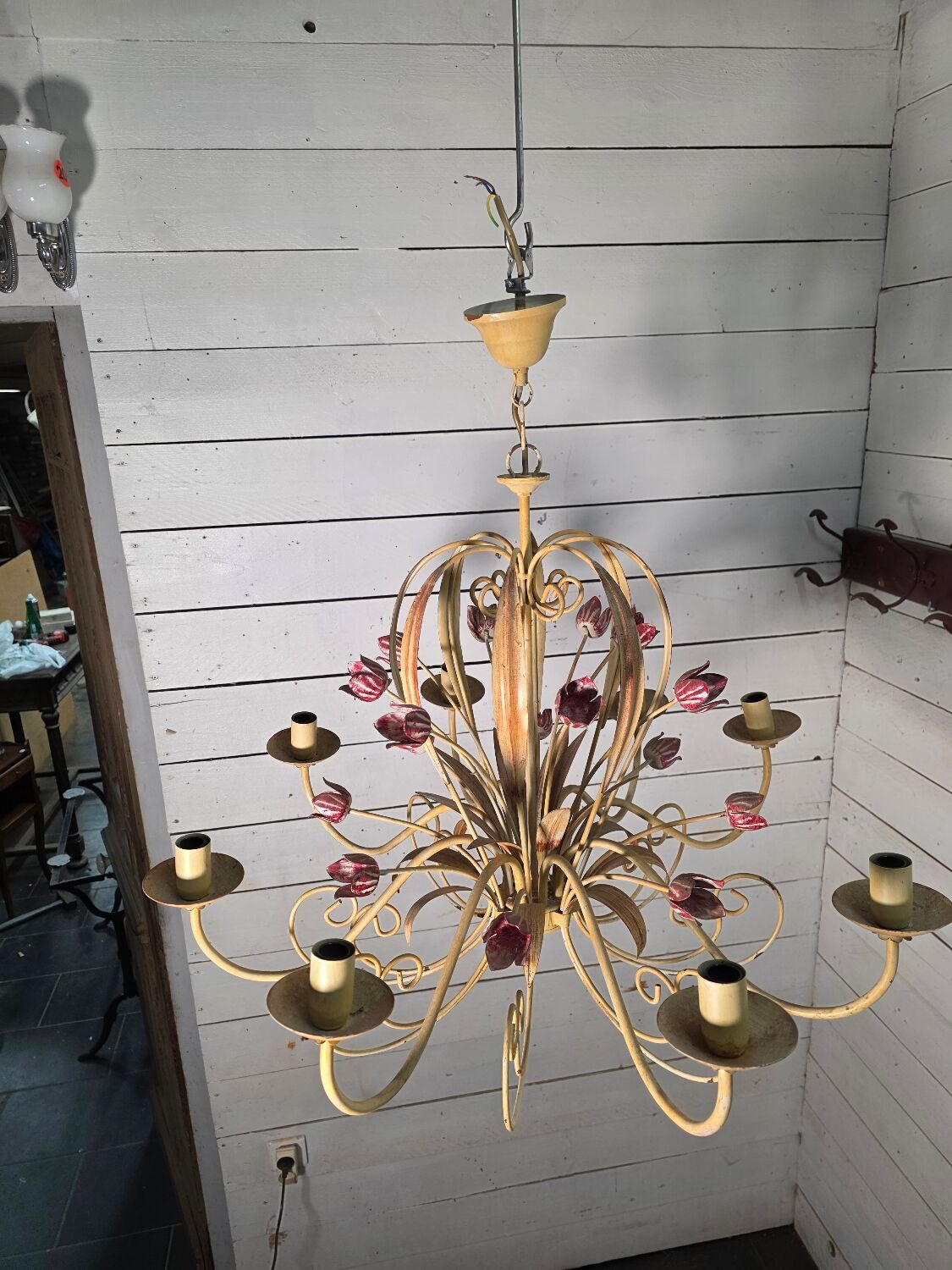 Wrought iron chandelier in Florentine style from the 1970s.