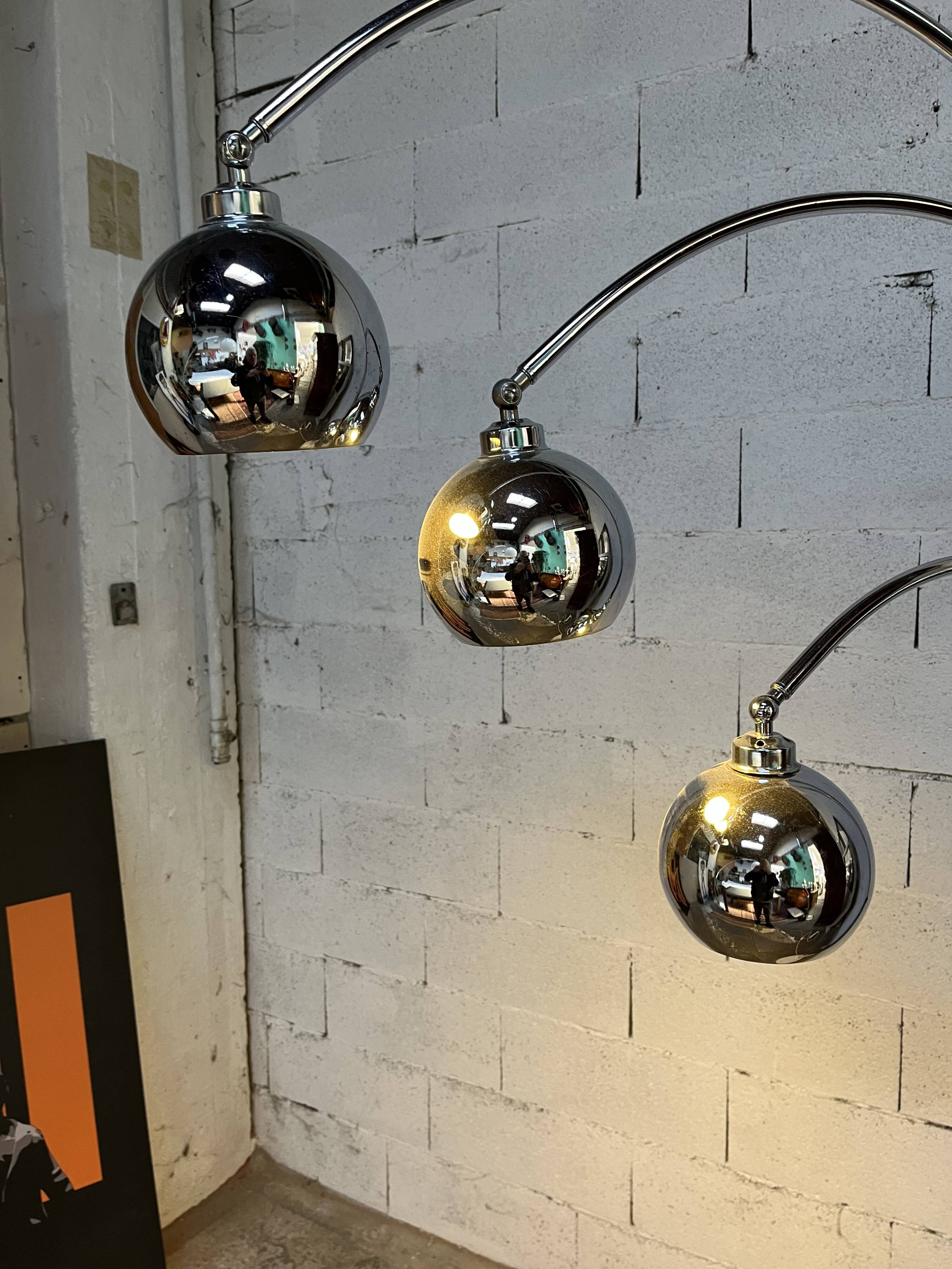 Lily of the valley floor lamp 1970 design Goffredo Reggiani