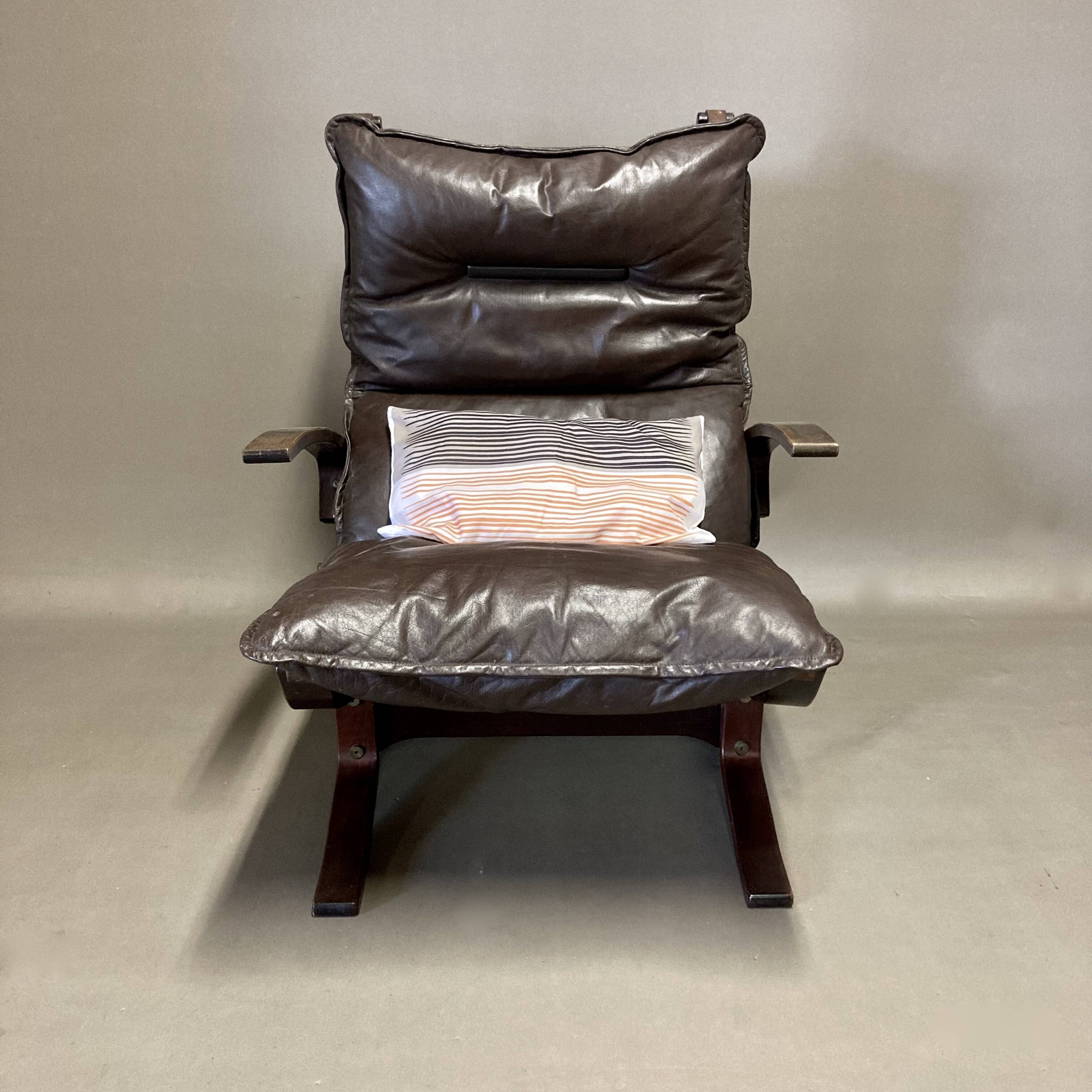 Fauteuil cuir 2 "design scandinave" 1950.