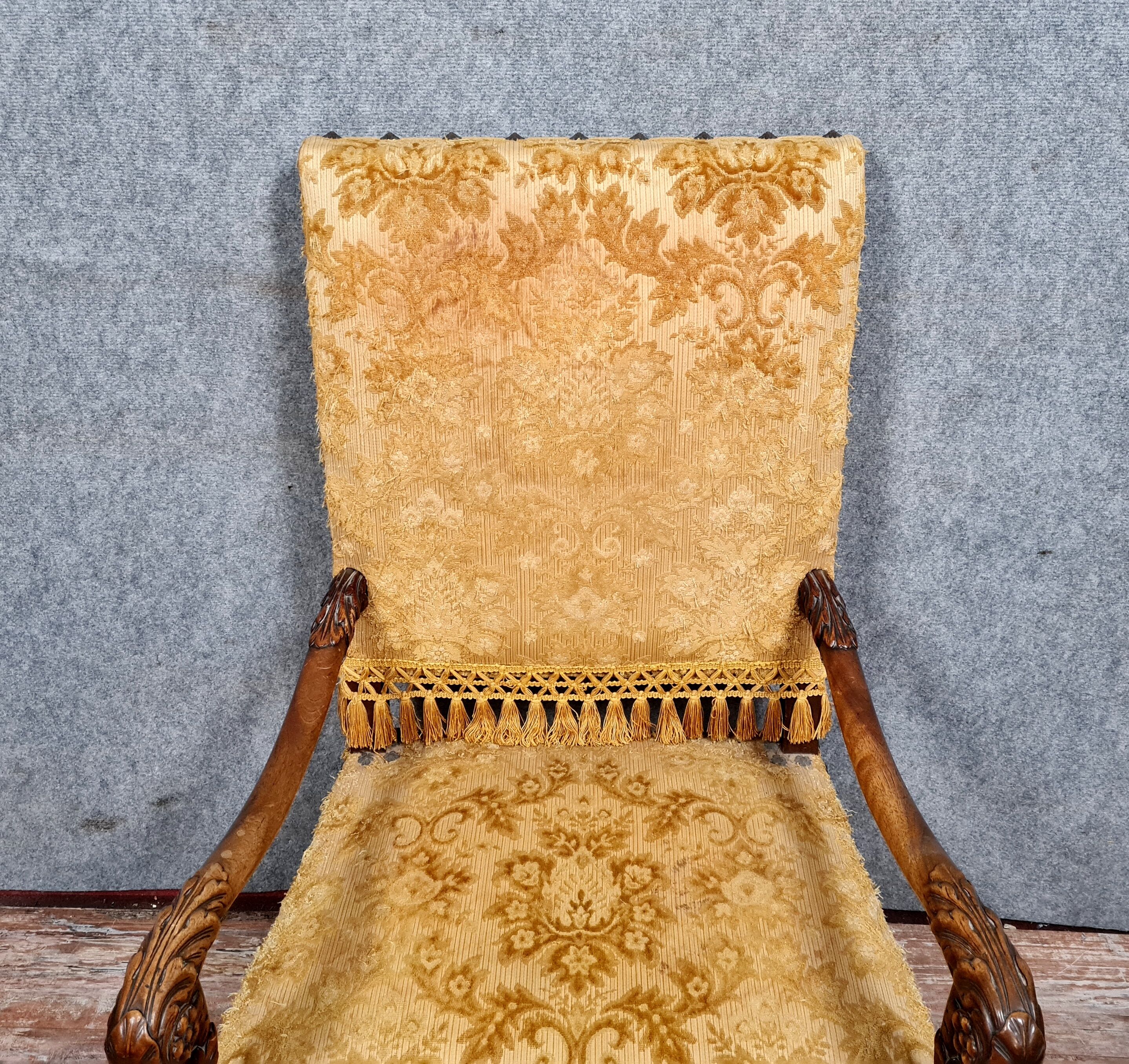 Large armchair with high Renaissance back in solid walnut around 1850-1860