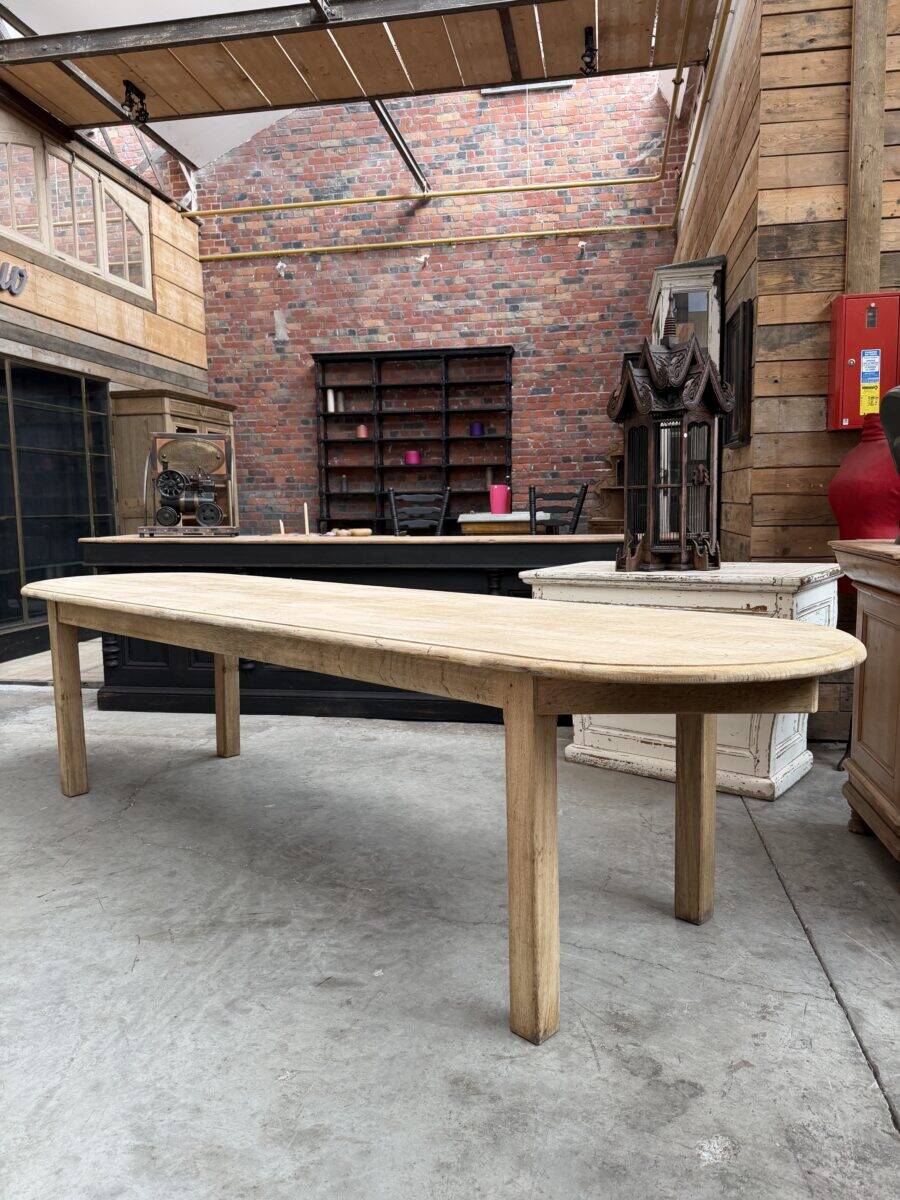 Grande table de communauté en chêne massif