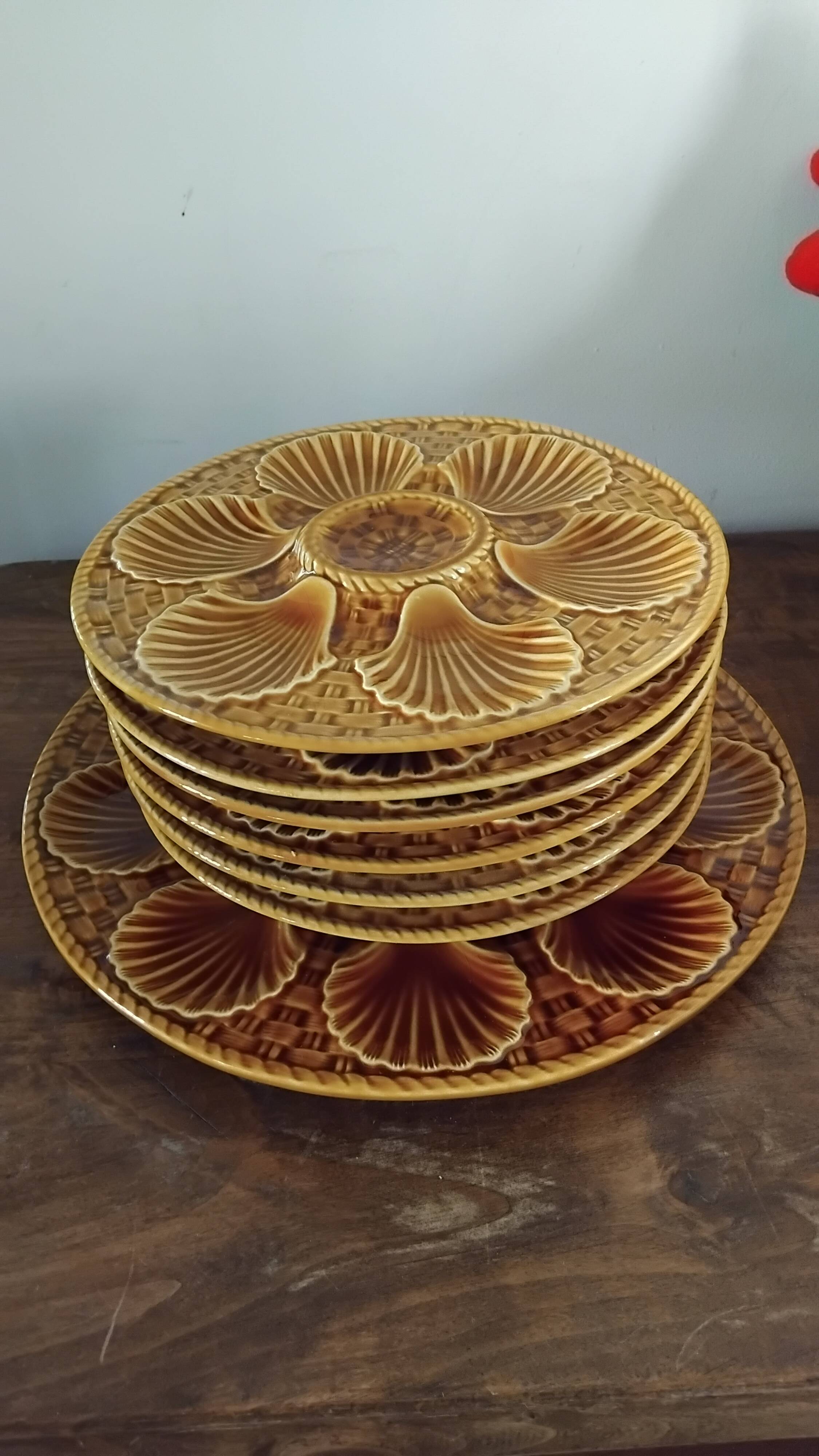 Set of 6 plates and an oyster dish Longchamp.