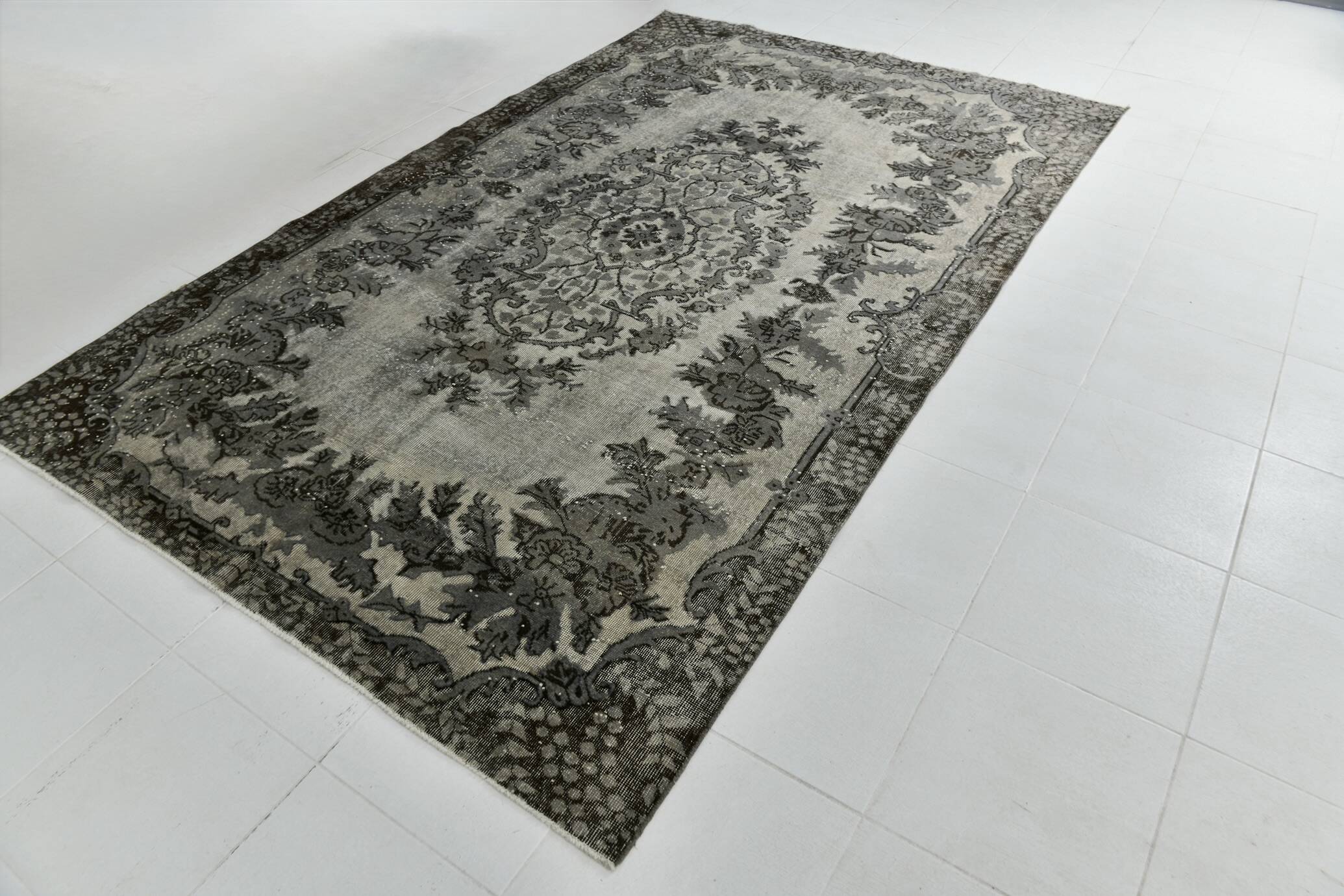Gray & Black Oriental Vintage Rug, 220x317Cm