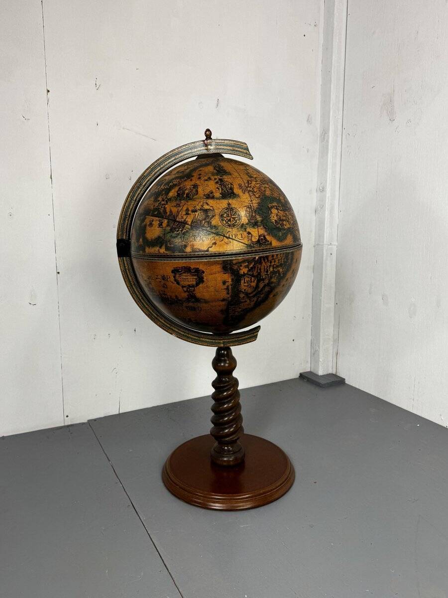 Large vintage Italian classical globe bar cabinet, 1970s