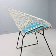 Diamond chair by Harry Bertoia in white & black metal and new blue seating