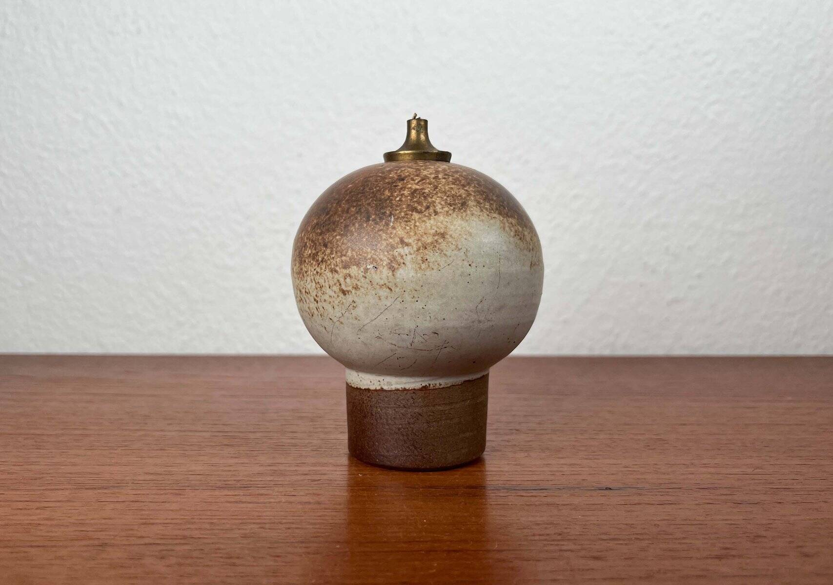 Mid-century modern ceramic oil lamp by Danish studio Aage Würtz, 1956.