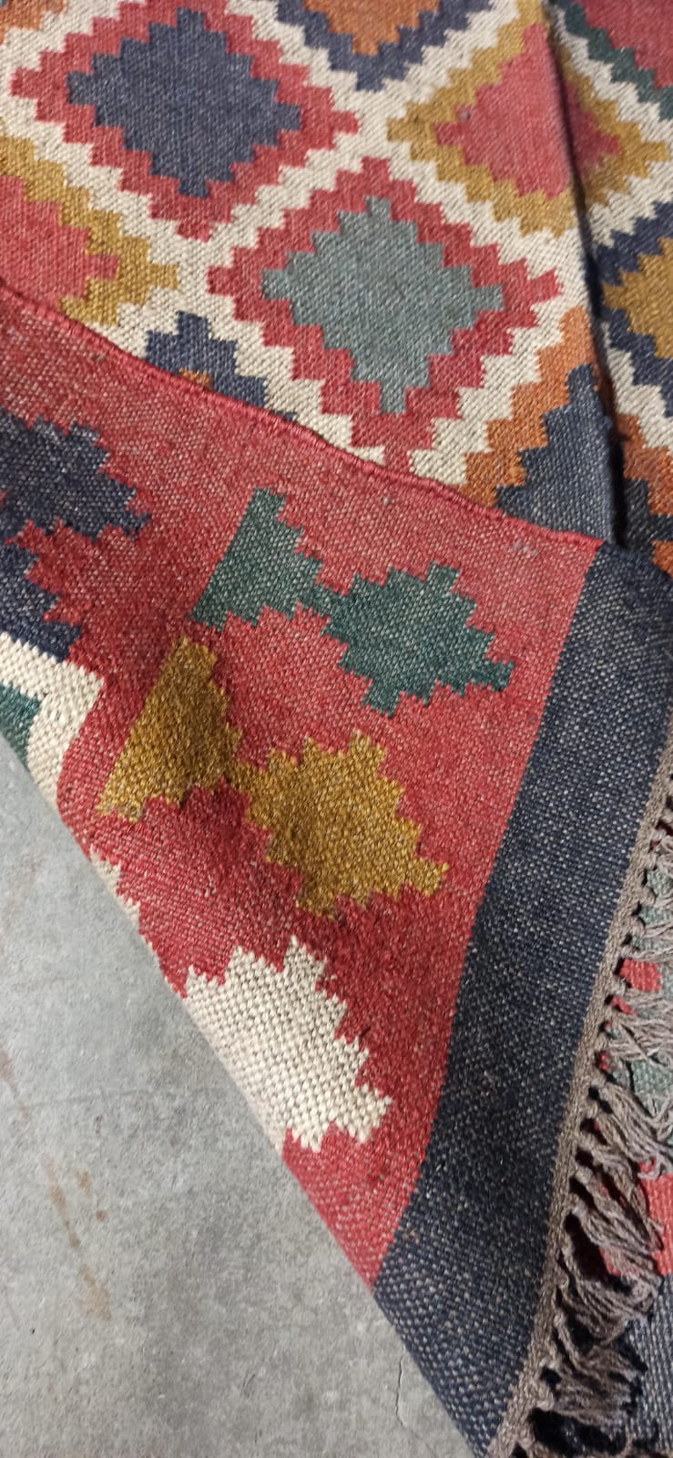 Tapis kilim en toile de jute et coton - 120cm x 180cm