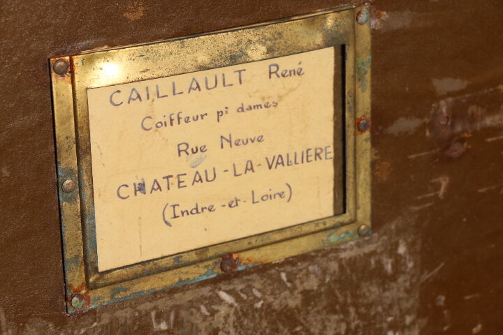 Old large-format trunk 930cm