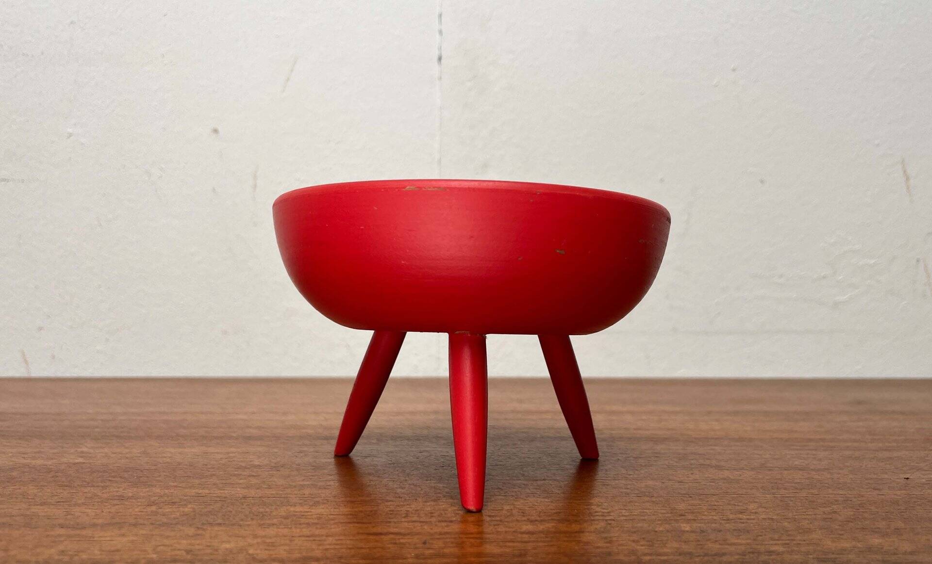 Mid-Century Modern Red Tripod Bowl in Wood from Paavo Asikainen, Finland, 1960s