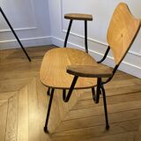 Chaises anciennes avec accoudoirs, bois et métal