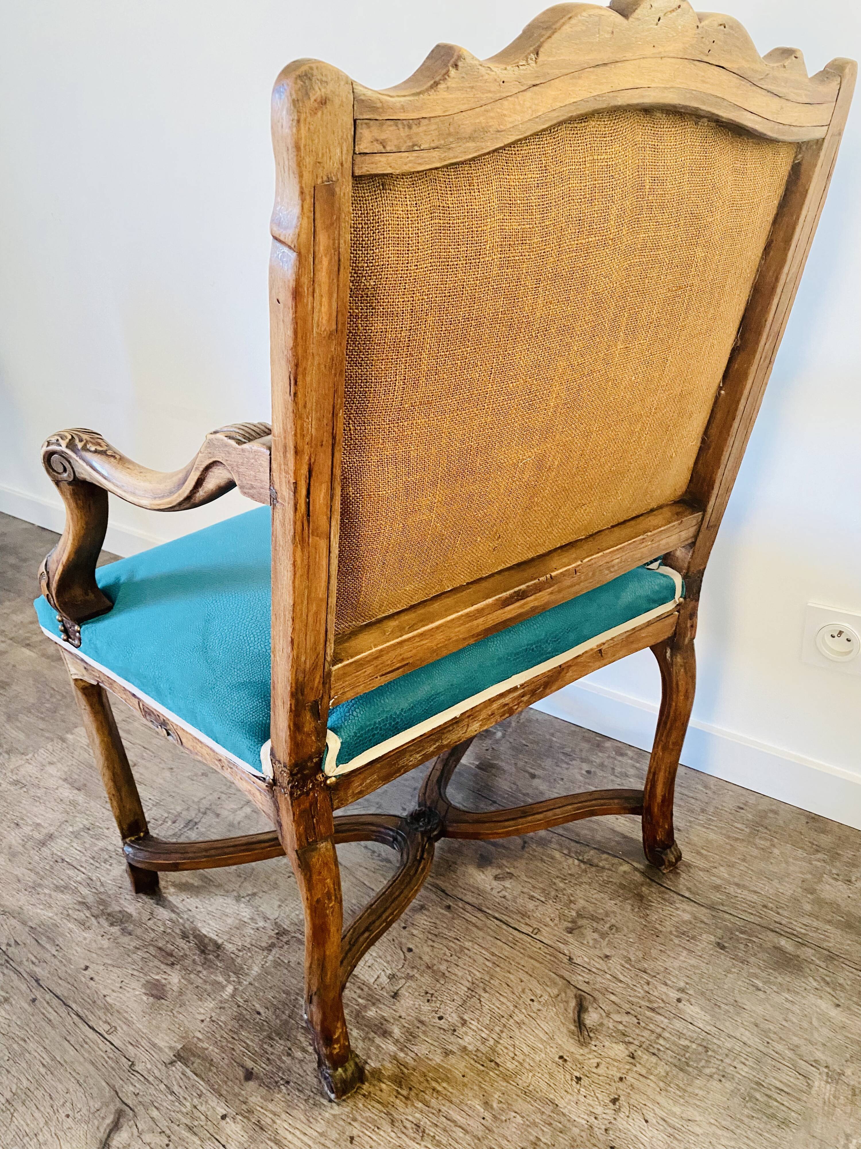 Fauteuil régence retapissé velours vert émeraude