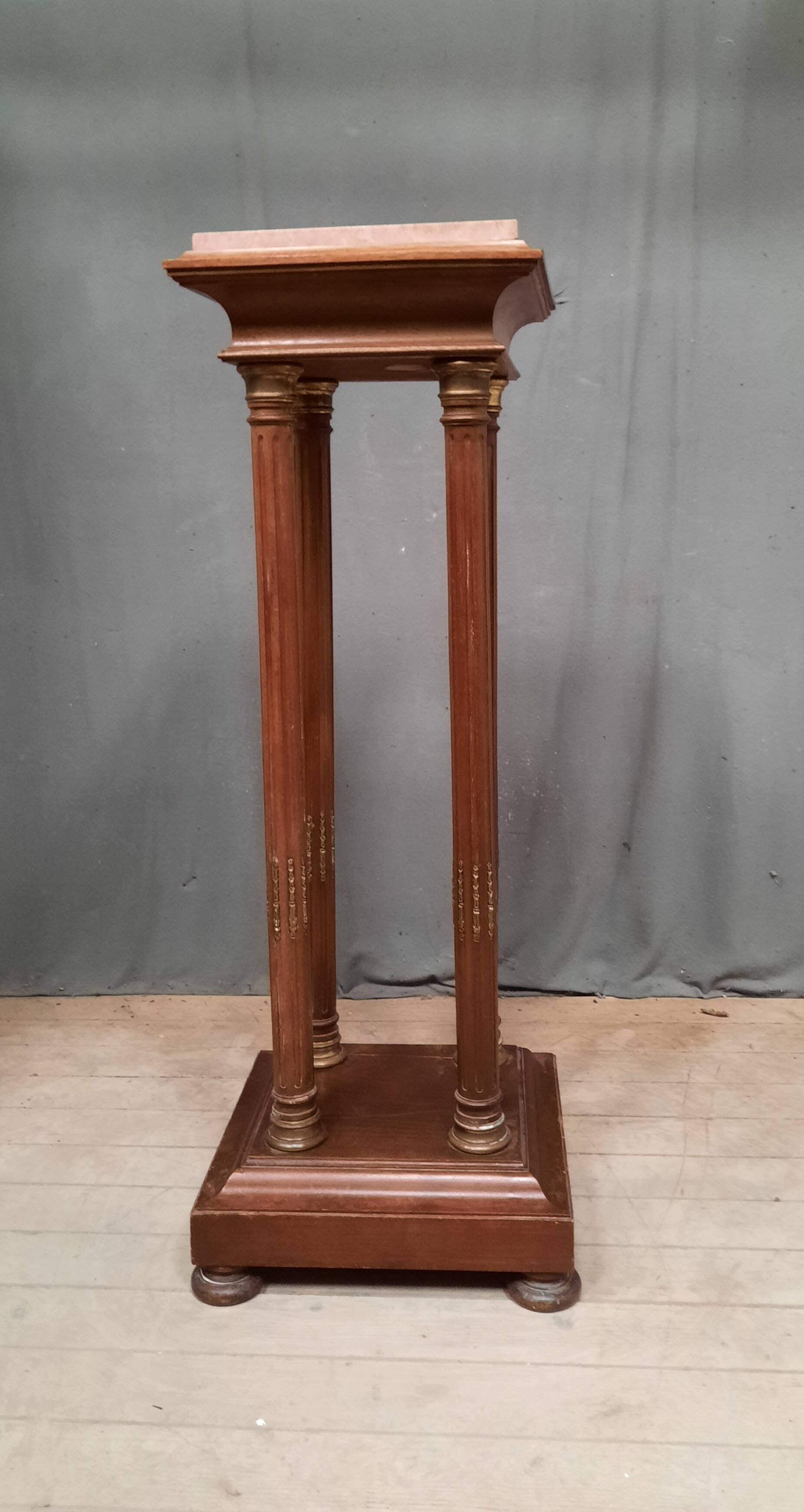 Haute selette de style Louis XVI