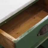 Buffet/comptoir/table d'appoint ancien unique, de couleur verte, datant de la fin du XIXe/début du XXe siècle, avec un plateau en marbre.