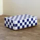 Table basse carrelée bleue et blanche damier