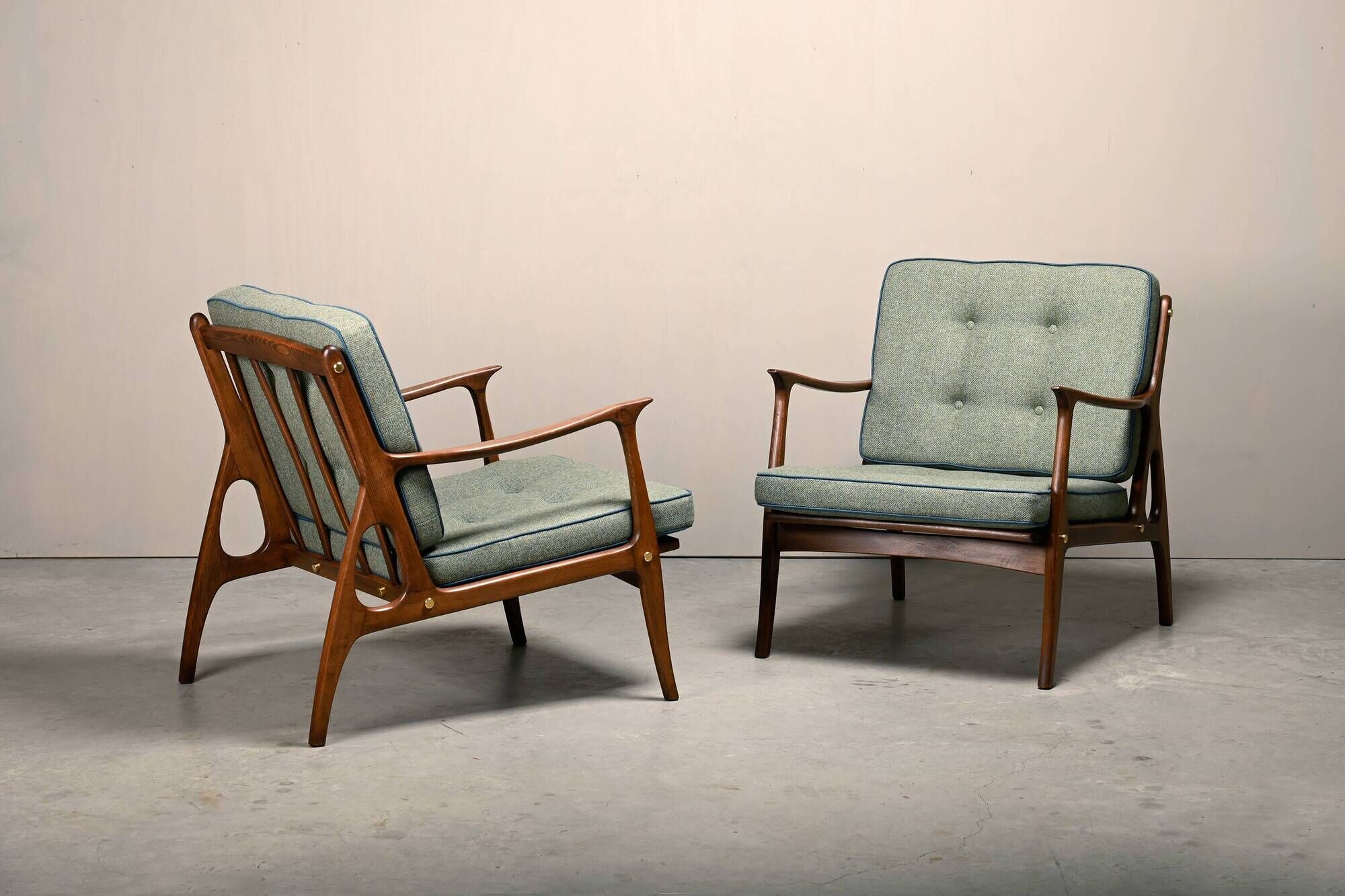 Pair of Mid-Century Italian Armchairs in stained Beech and Green Cushions