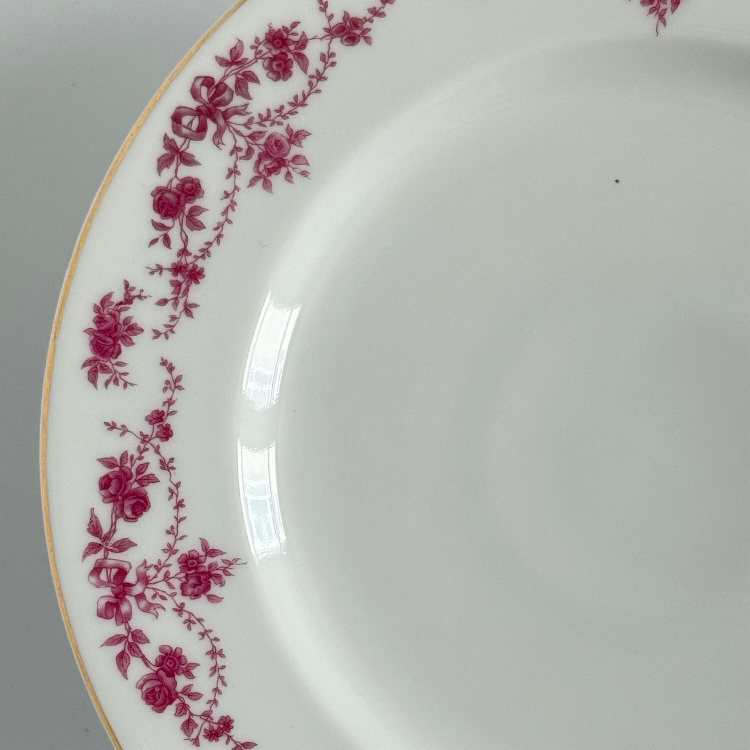 Cake stand | EPIAG | pink/purple ribbons/bows and garlands