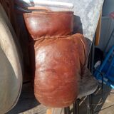 Leather punching-ball set and vintage gloves
