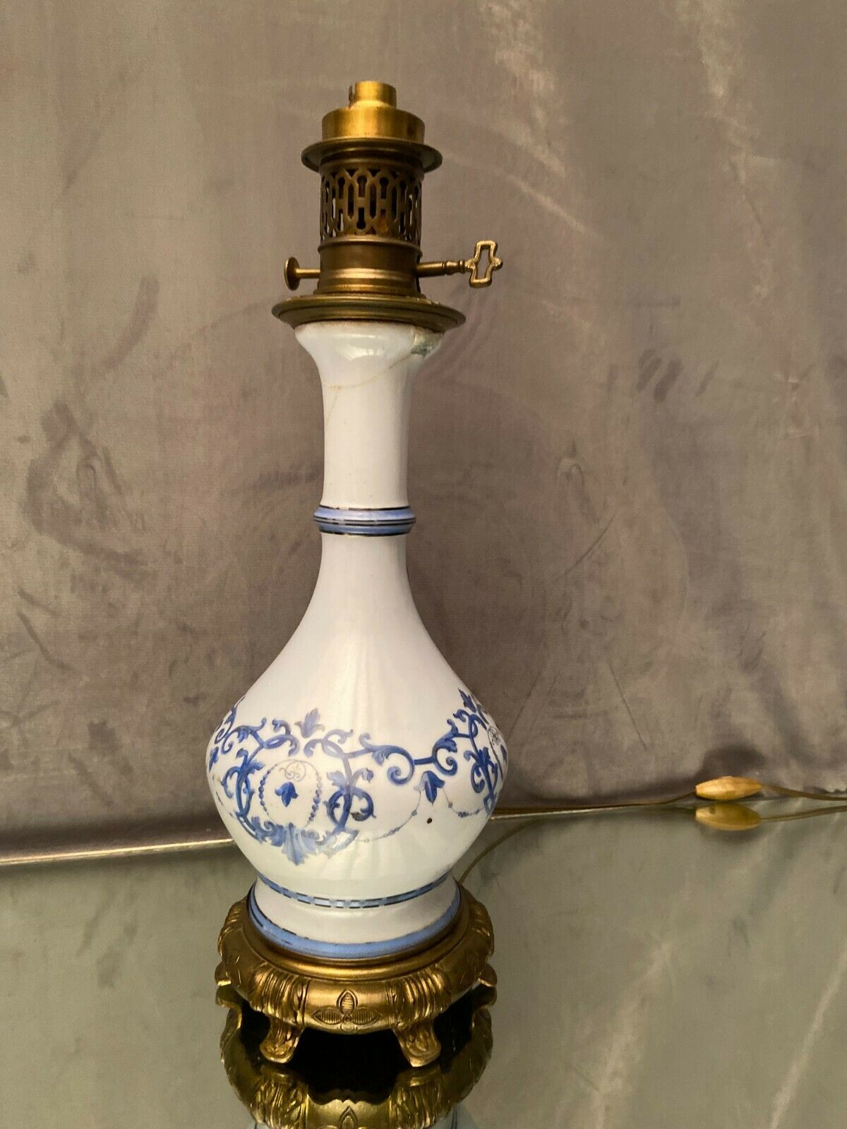 Old Paris porcelain lamp on nineteenth century bronze frame