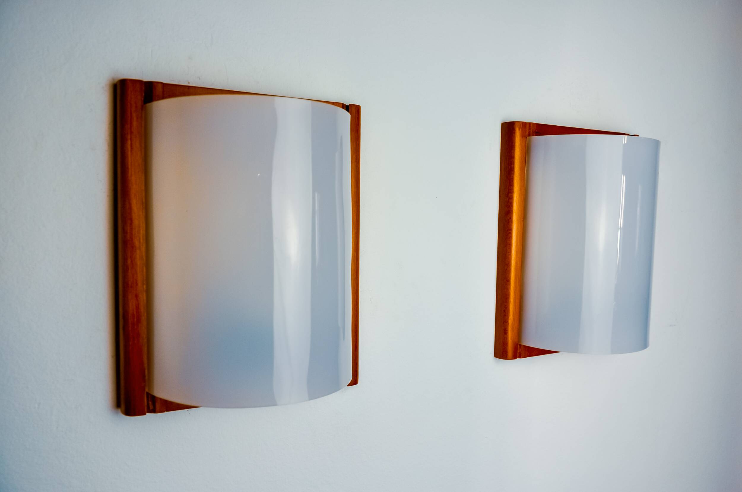 Pair of pine and methacrylate wall lights, Spain 1980
