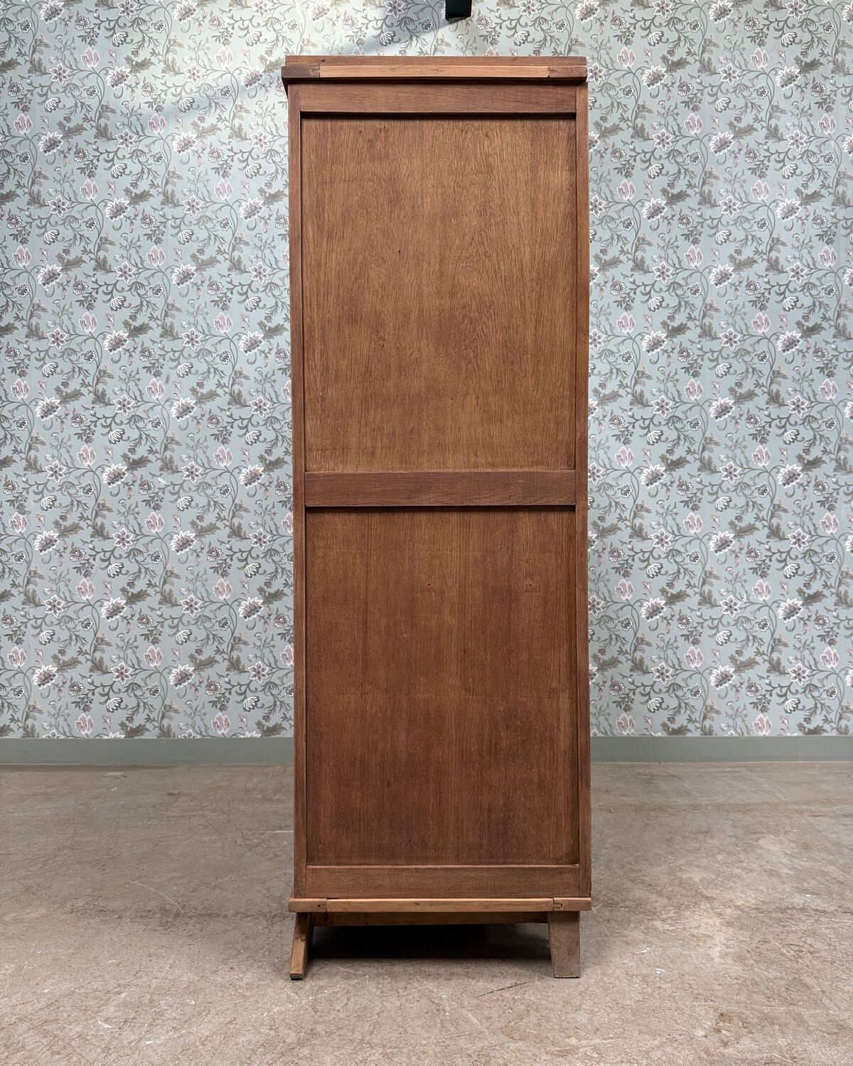 Parisian wardrobe with sliding doors (renovated)