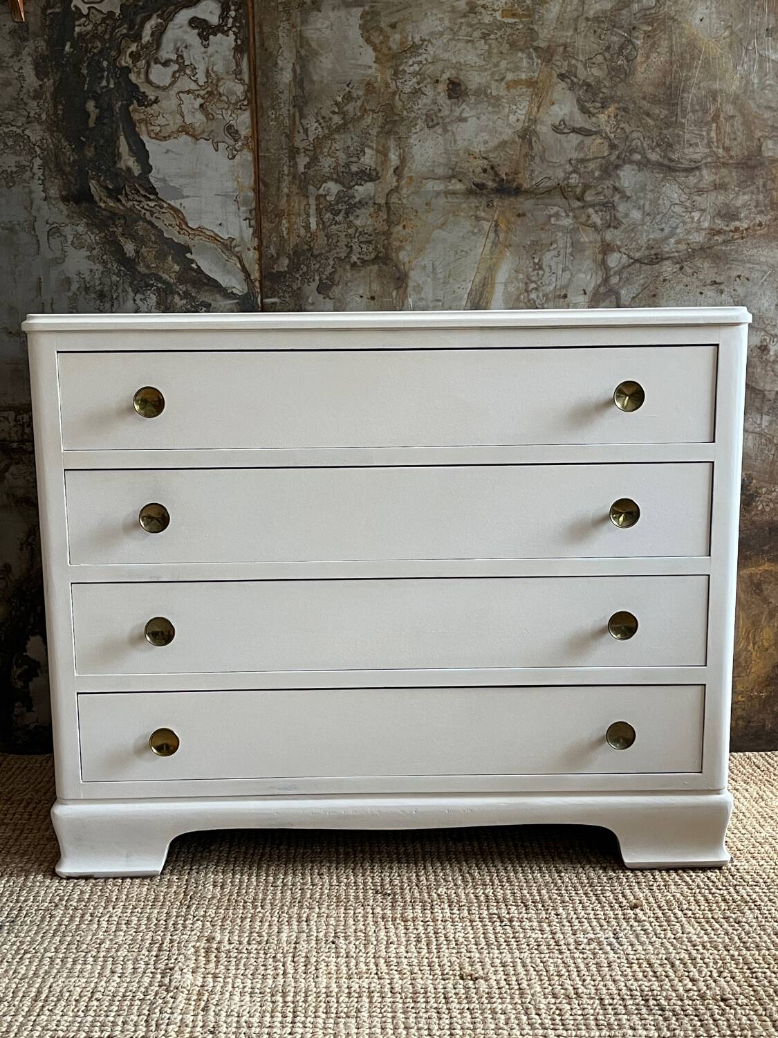 Linen chest of drawers