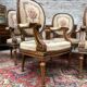 Suite de cinq fauteuils à dossier médaillon de style Louis XVI