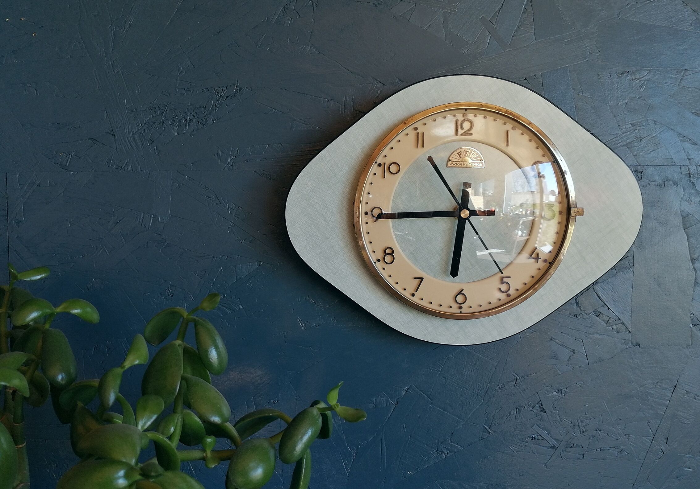 Vintage clock, wall clock "tender green FFR"