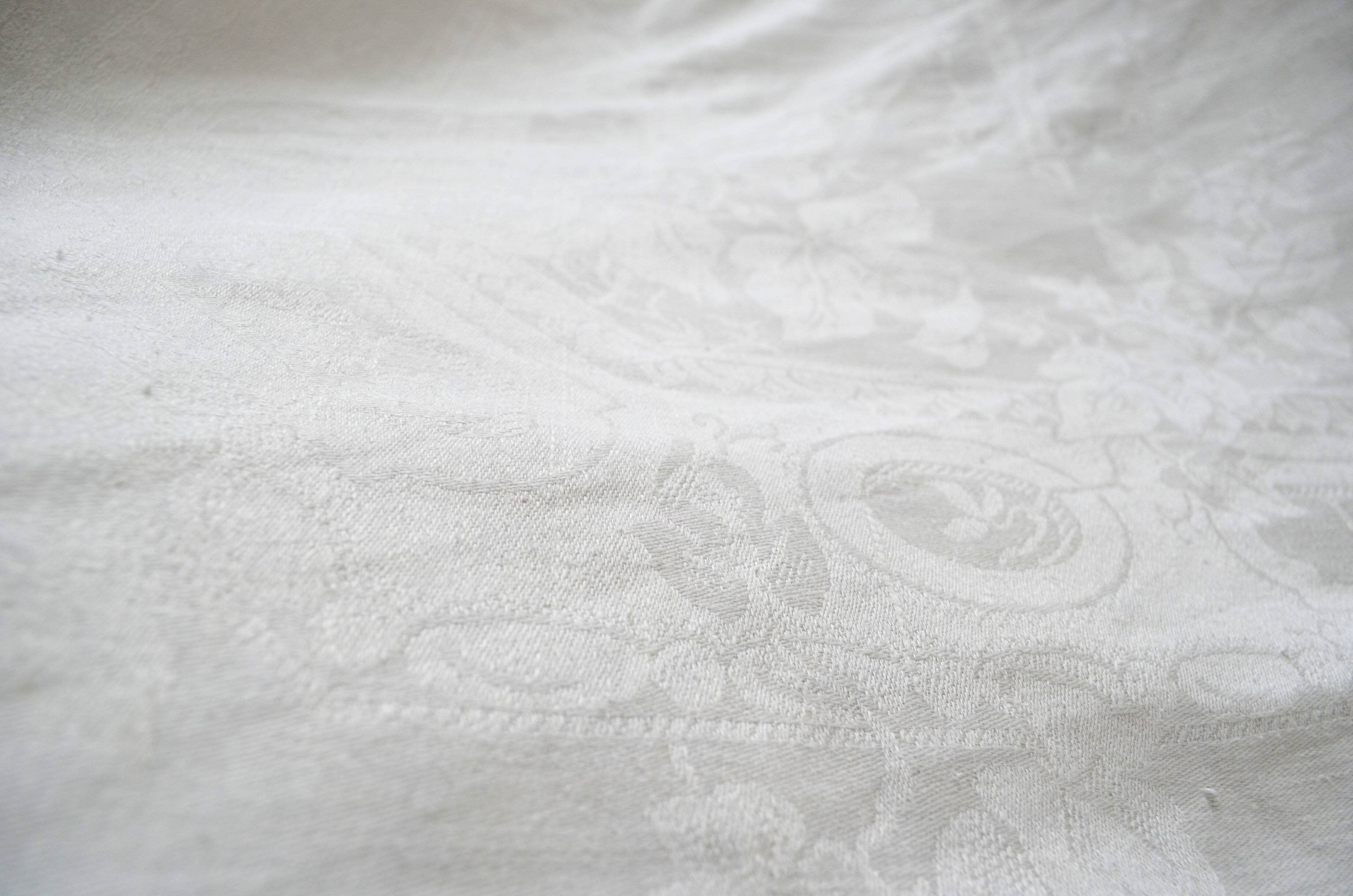 Old tablecloth & 5 linen damask napkins