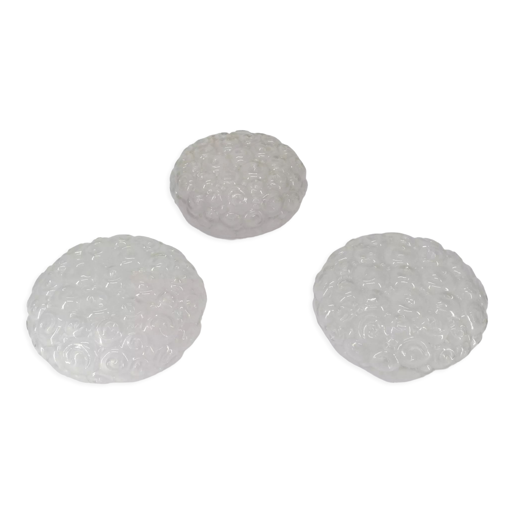 3 plafonniers en verres blancs pressés moulés motifs escargots