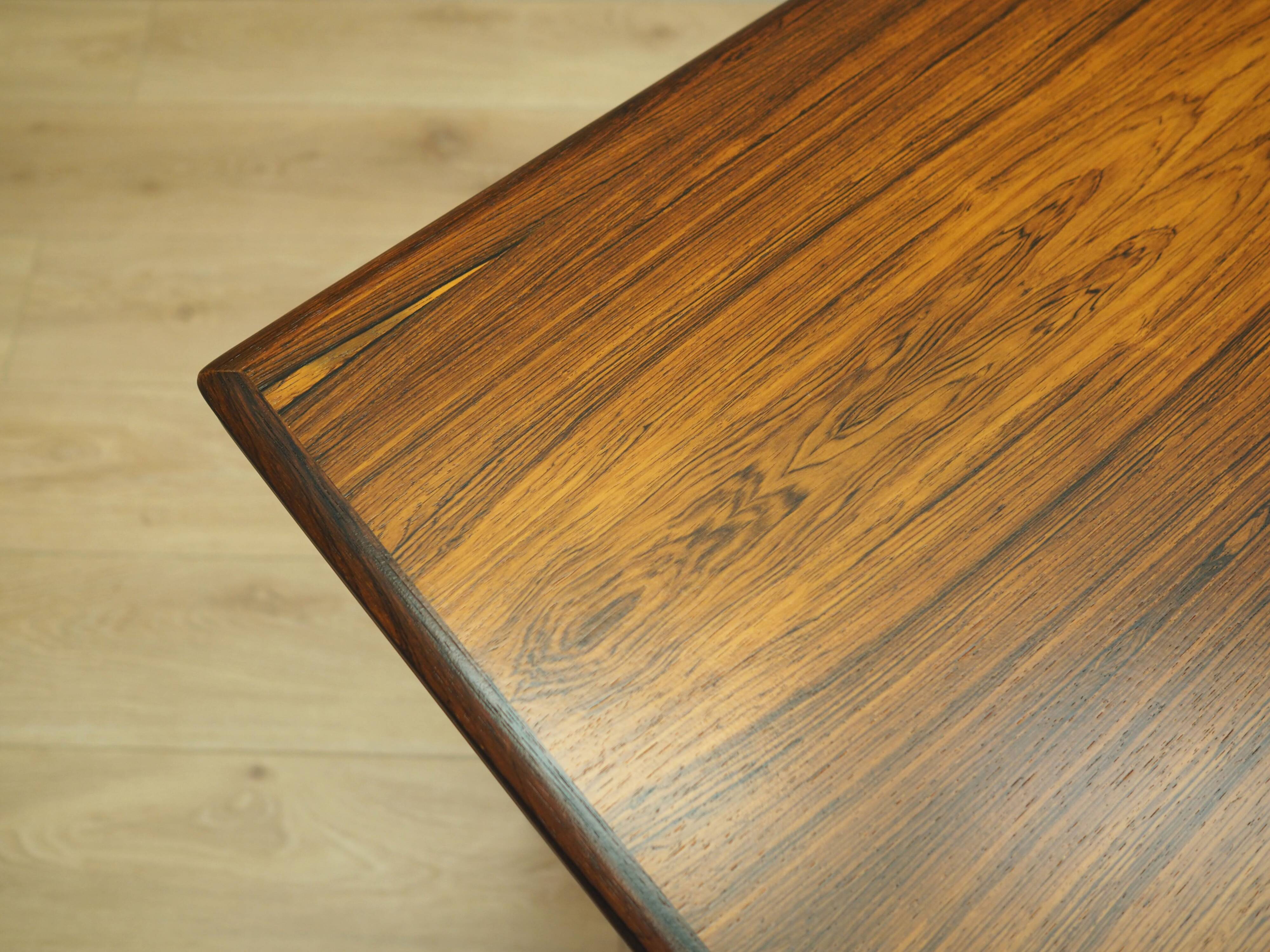 Table en palissandre, design danois, années 1970, production : Danemark