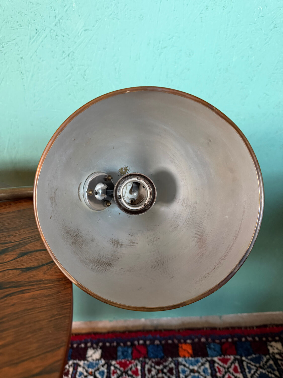 Une lampe de table moderniste en laiton raffiné conçue par Vilhelm Lauritzen pour Fog & Mørup.
