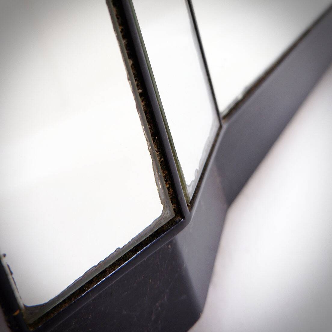 Art Deco style pyramidal floor mirror - 20th century