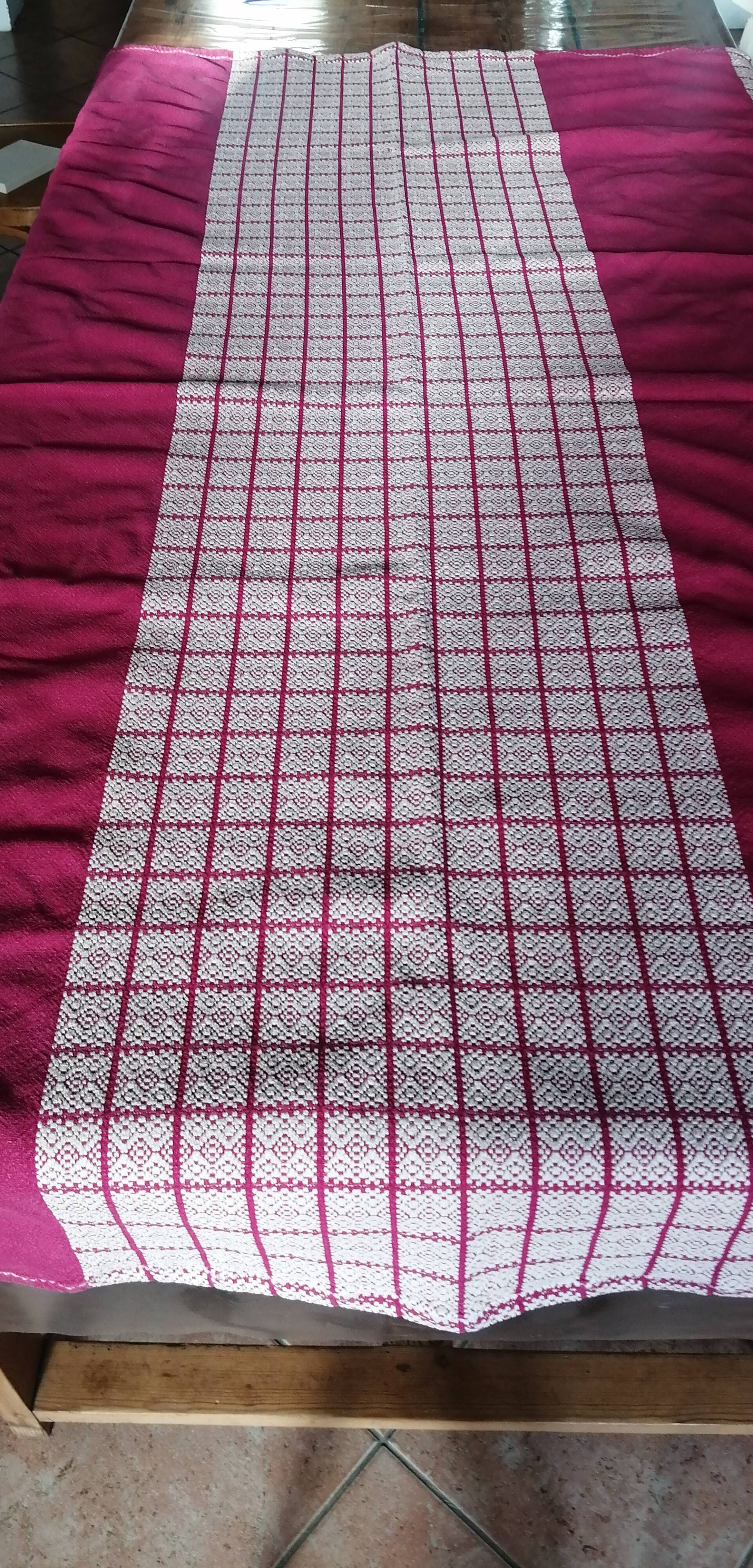 Tablecloth and 8 napkins embroidered basque old red bordeaux