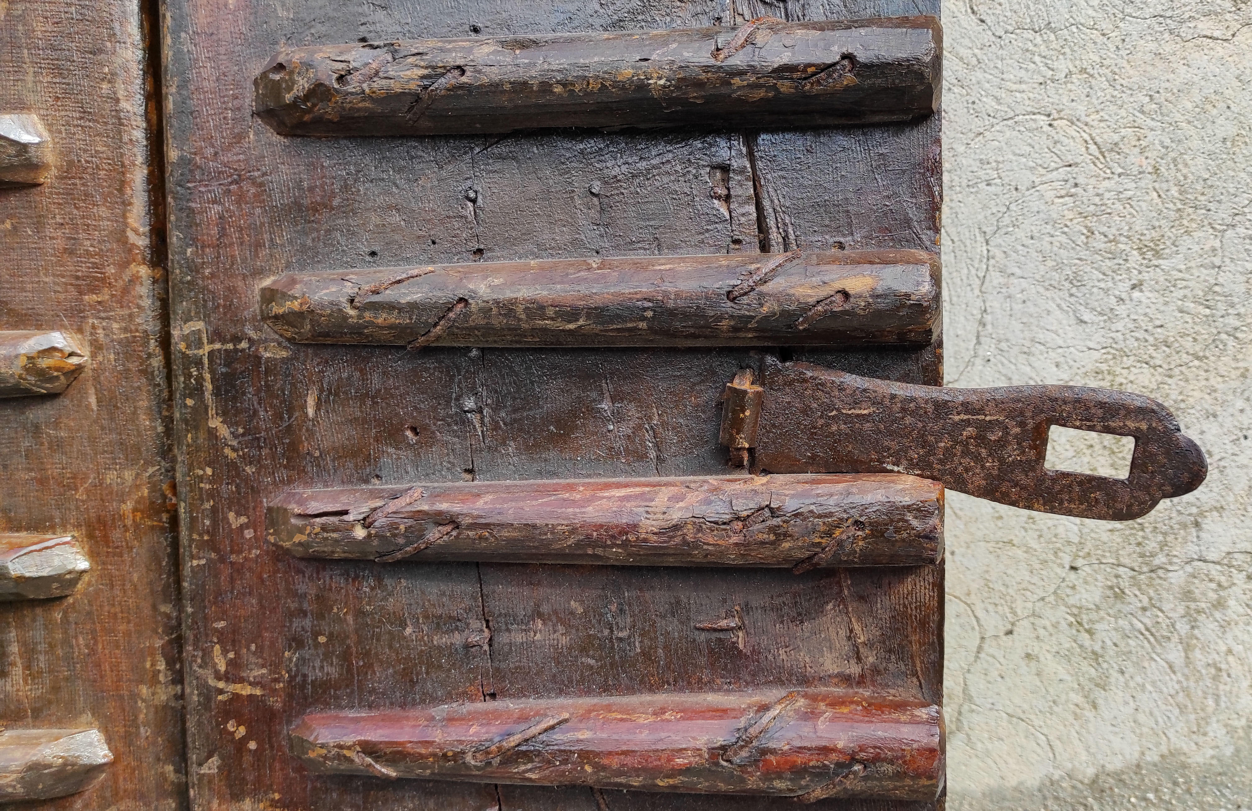 Pair of wooden shutters India Rajasthan XIXan