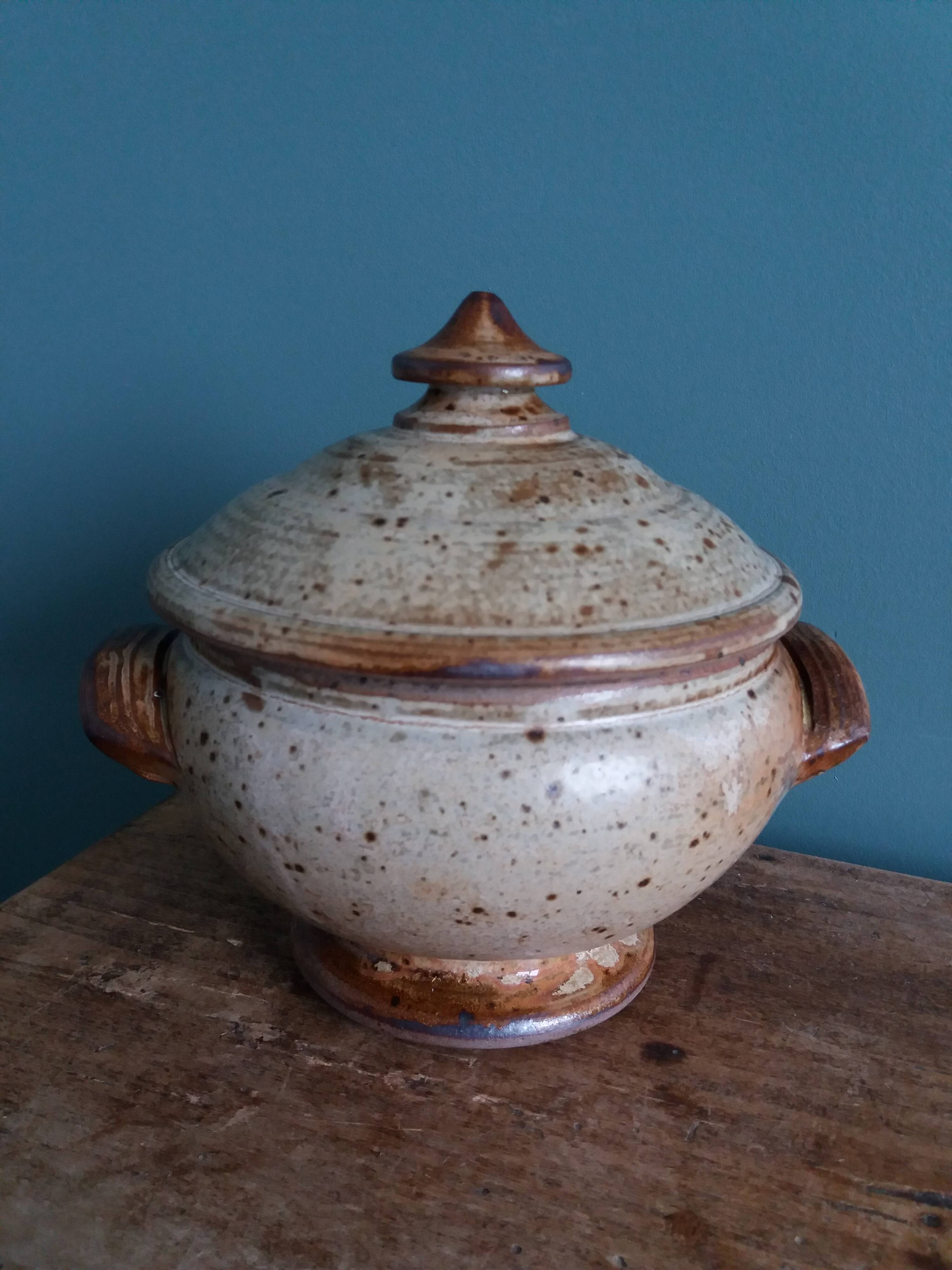 Covered sugar bowl in Puisaye stoneware signed Jean-Pierre Prud'homme