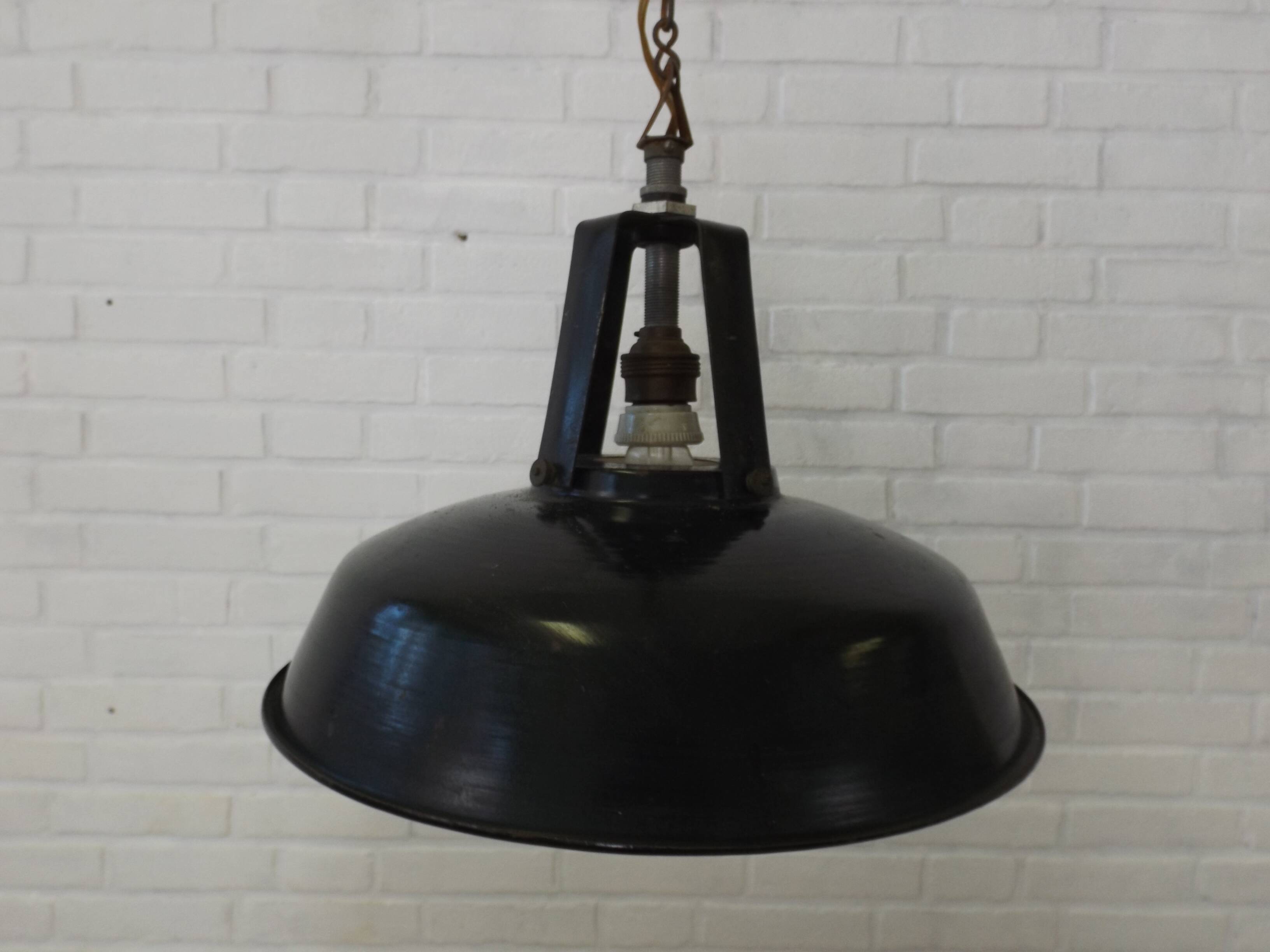 Industrial pendant lamp