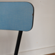Chaise en formica bleue