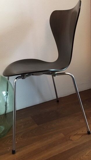 Series of 4 chairs 3107 by Arne Jacobsen edition Fritz Hansen