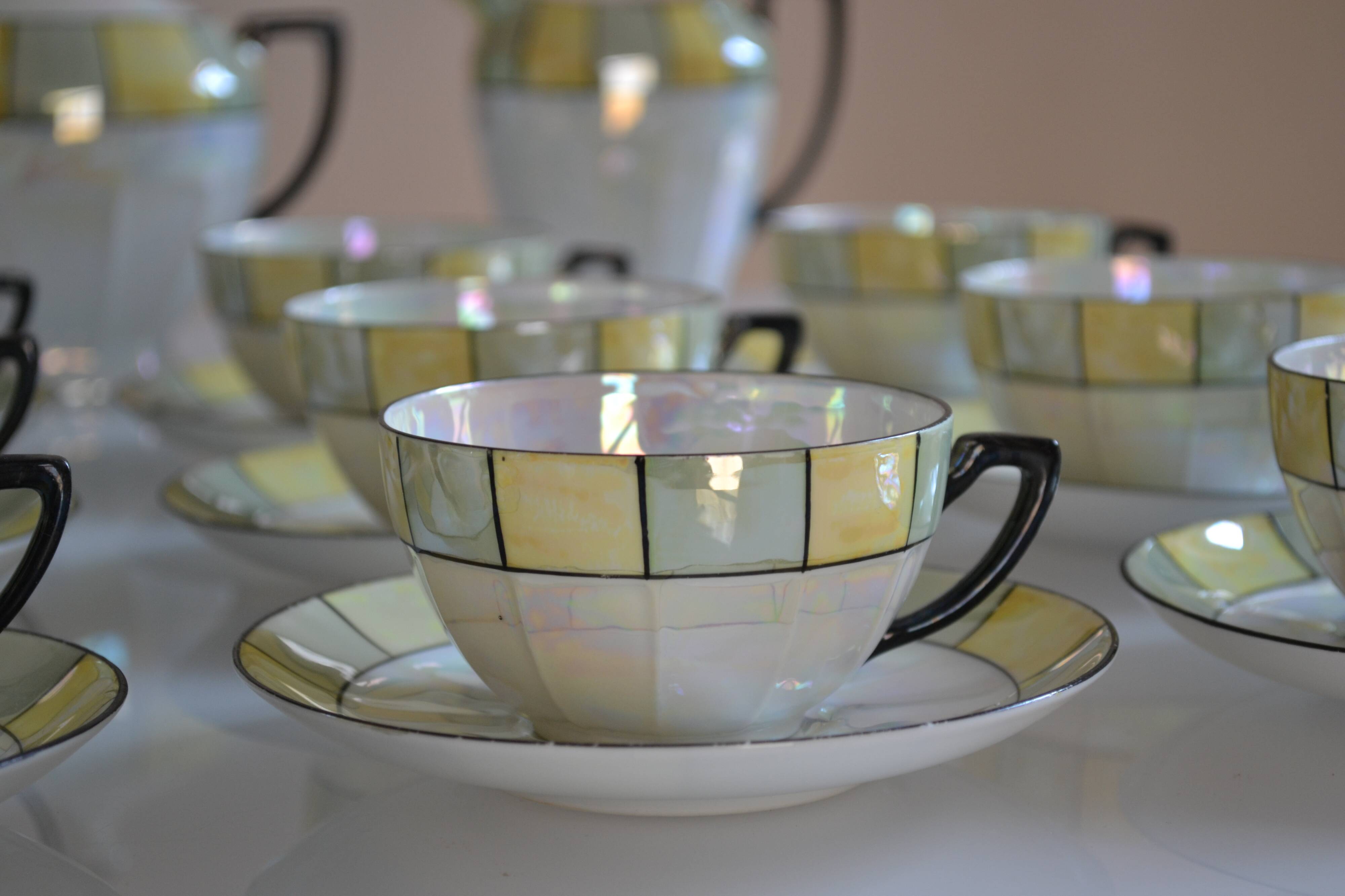 Lot De 12 Tasses à Café Vintage En Verre De Bohême - Tchécoslovaquie, 25cl, Incolores Avec Pastilles Irisées