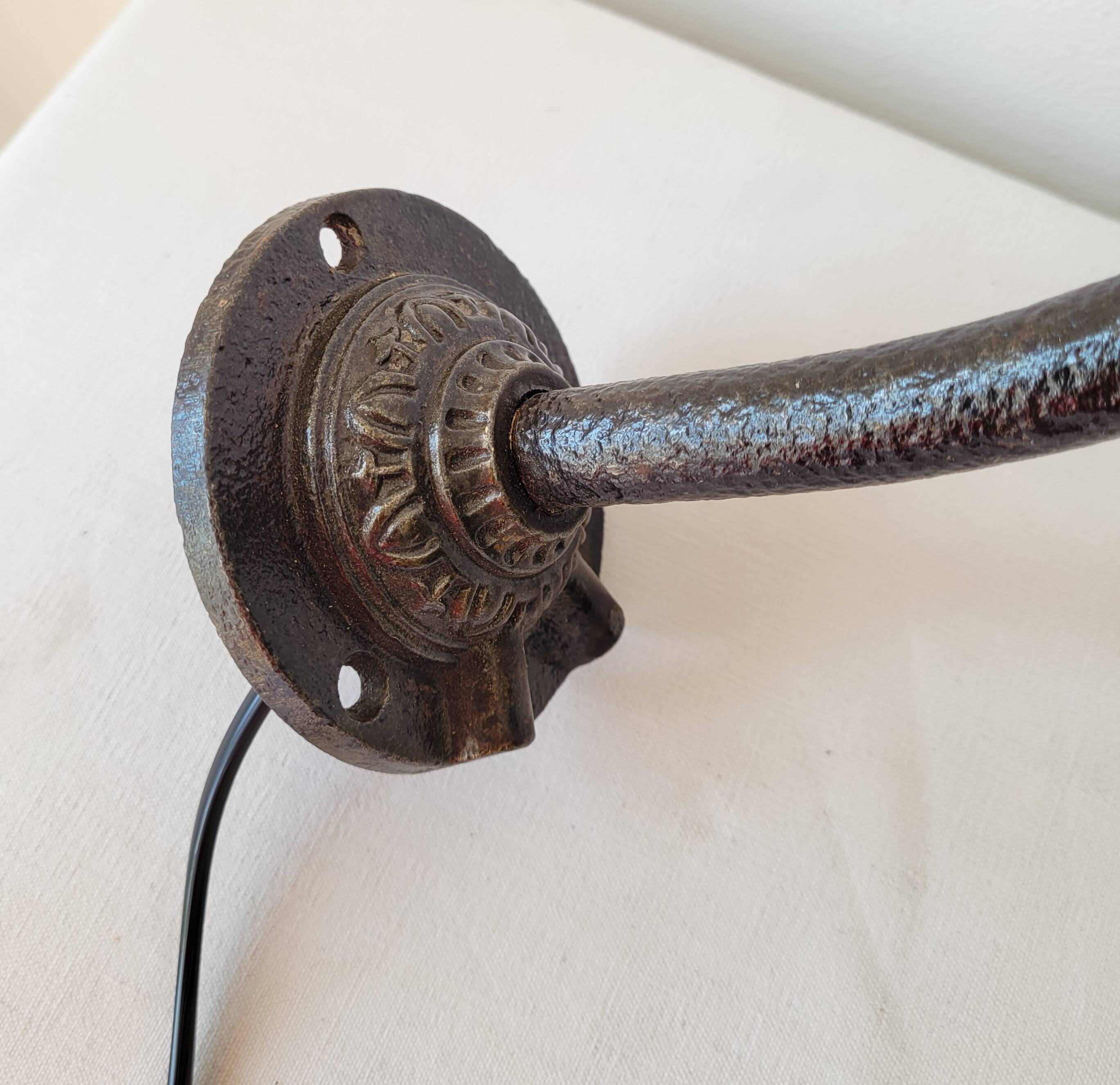 Gooseneck courtyard wall light