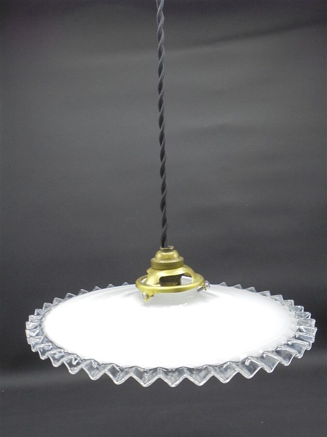 Hanging lamp in opaline