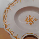 Plat à barbe ancien en faience du sud de la France 18 siècle en camaieu jaune