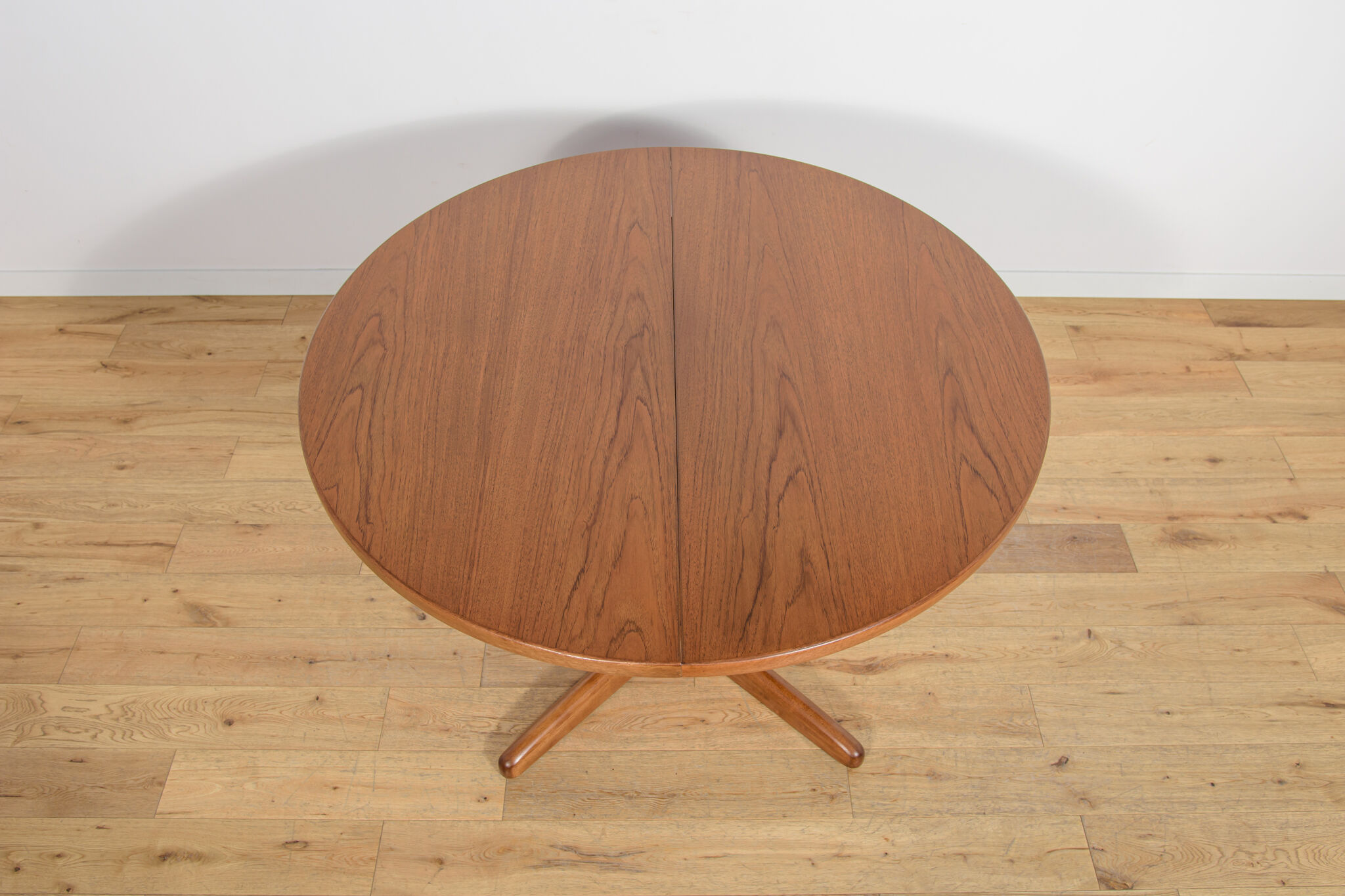 Table à manger ronde extensible en teck des années 1950, Royaume-Uni