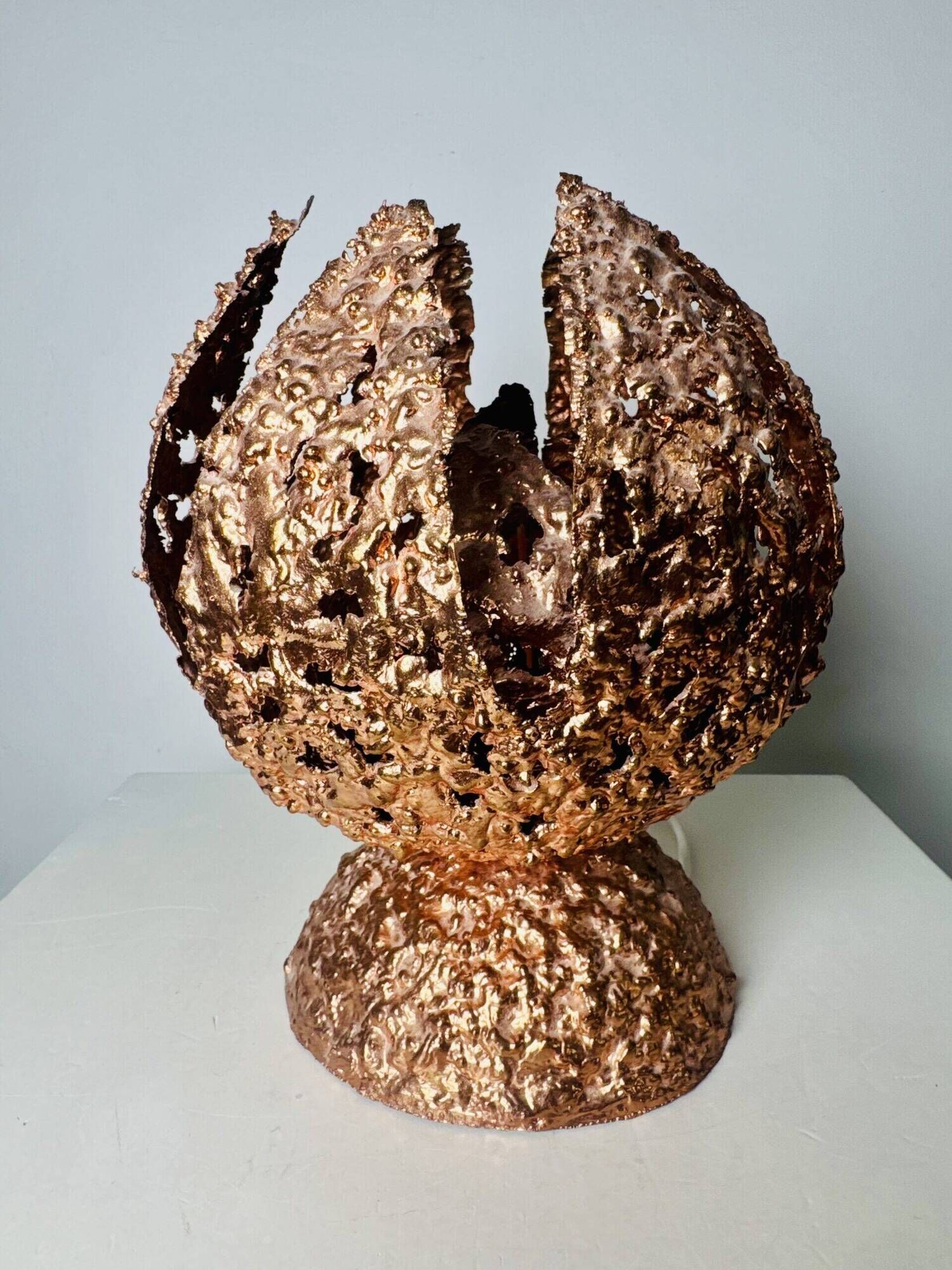 Sculptural Brutalist Table Lamp In Copper By Aimo Tukiainen For Oy Moonlight, Finland 1970S