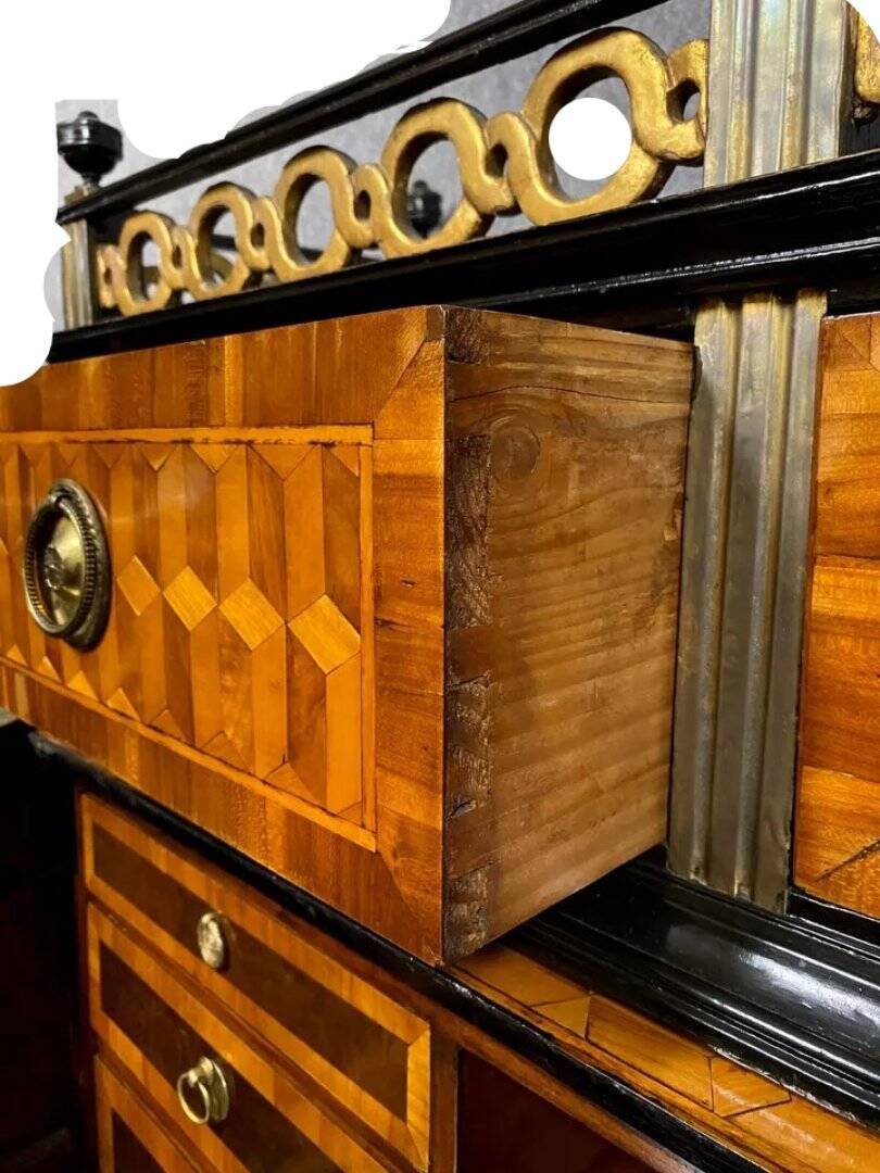 Important cylinder desk from the Louis XVI period in marquetry.