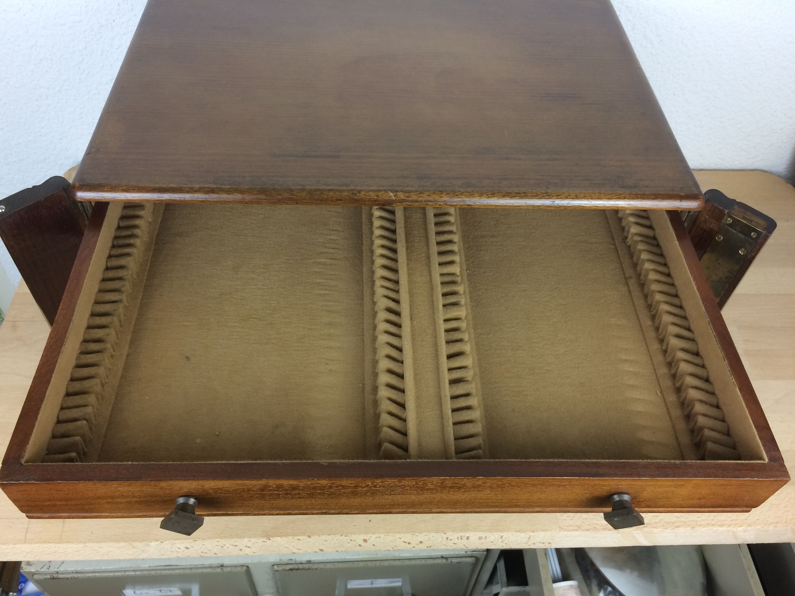 Safe cabinet 3 drawers for silver housewife