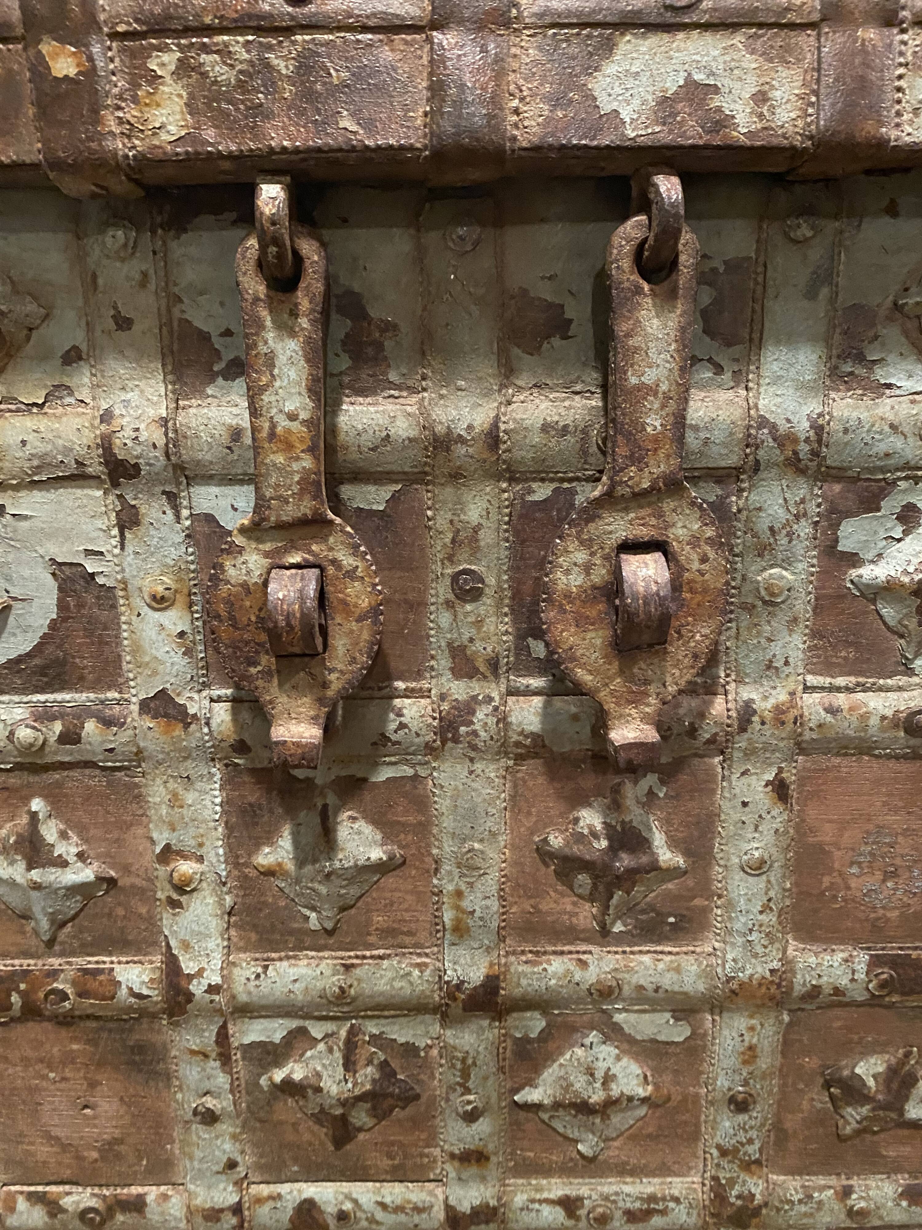 Indian chest in wood and green patinated metal