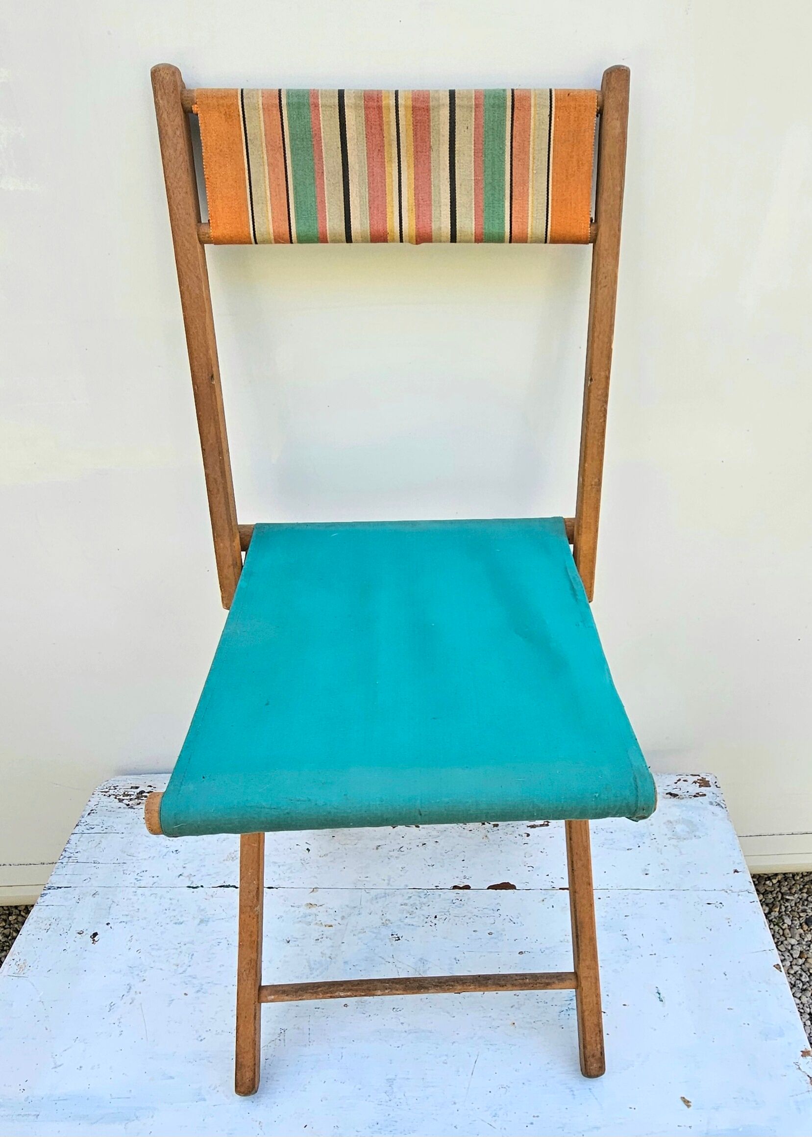 Folding fisherman's chair in wood and fabric