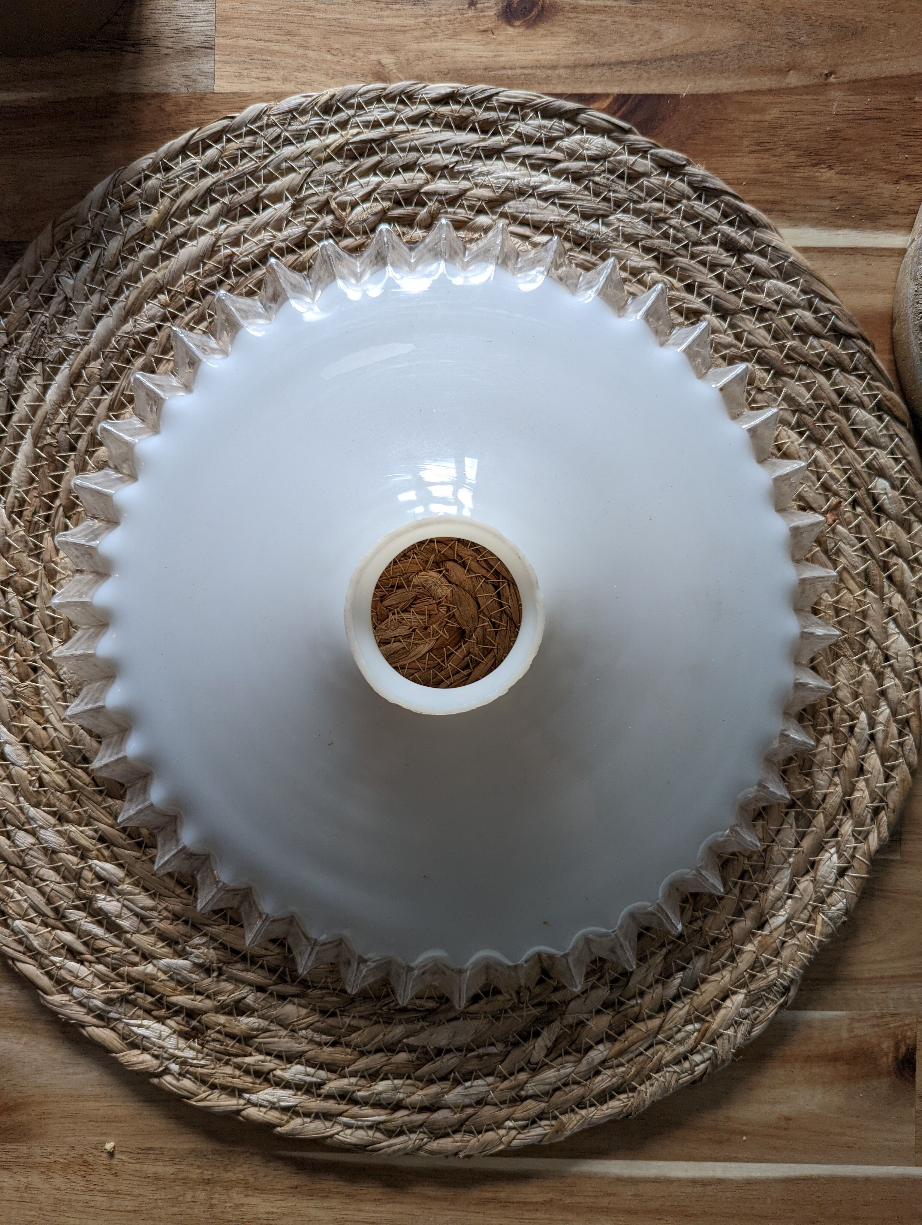 White opaline suspension